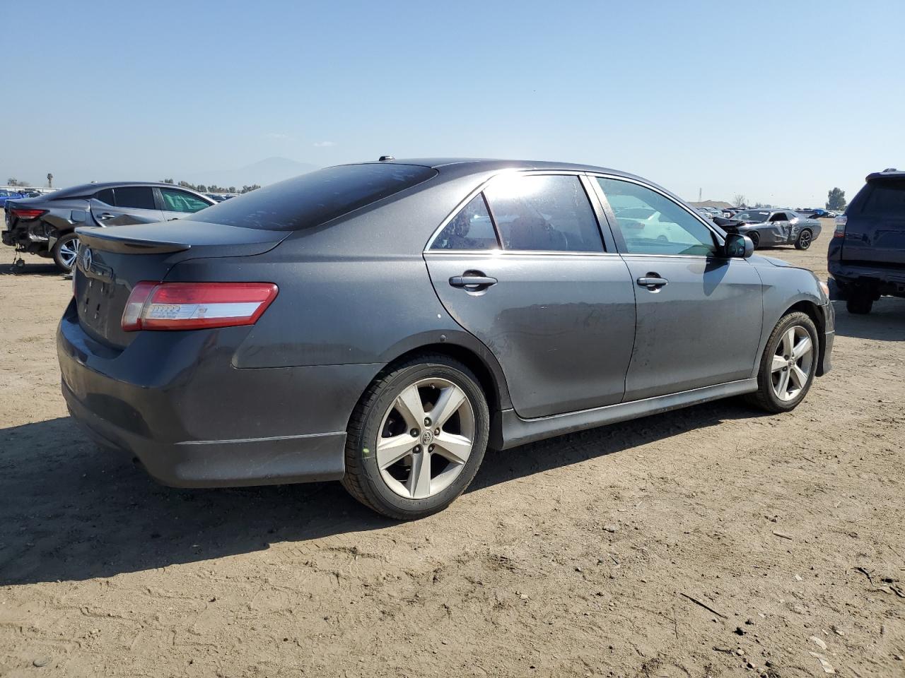 Photo 2 VIN: 4T1BF3EK3AU112946 - TOYOTA CAMRY 