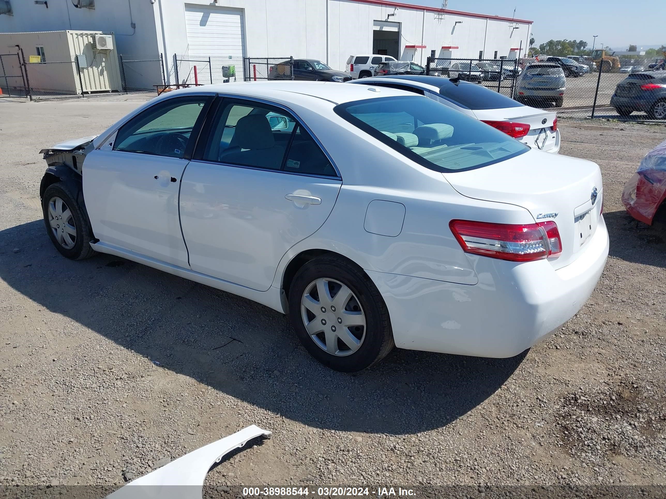 Photo 2 VIN: 4T1BF3EK3AU530455 - TOYOTA CAMRY 