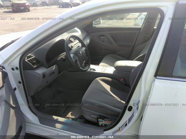 Photo 4 VIN: 4T1BF3EK3AU542007 - TOYOTA CAMRY 