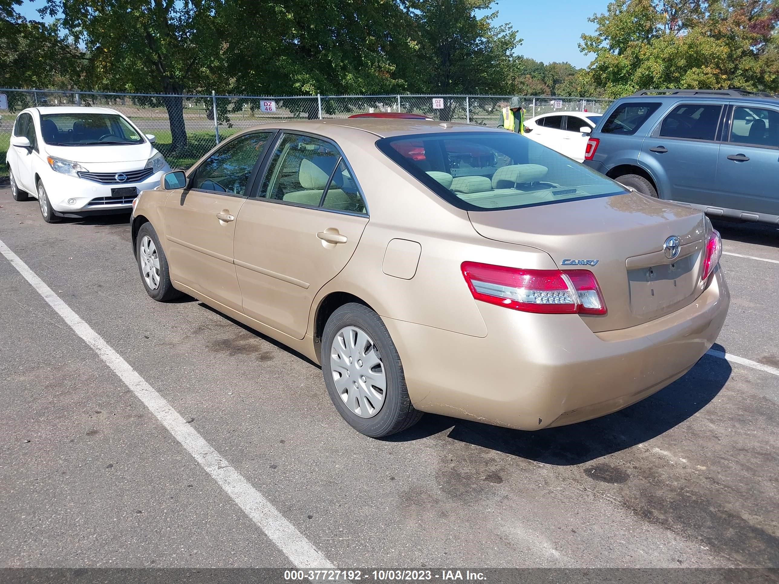 Photo 2 VIN: 4T1BF3EK3BU590835 - TOYOTA CAMRY 