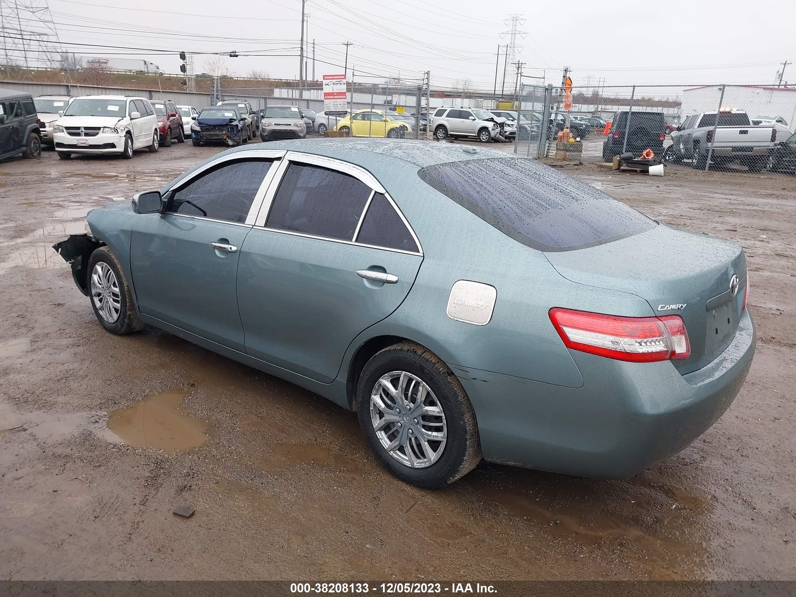 Photo 2 VIN: 4T1BF3EK3BU639550 - TOYOTA CAMRY 