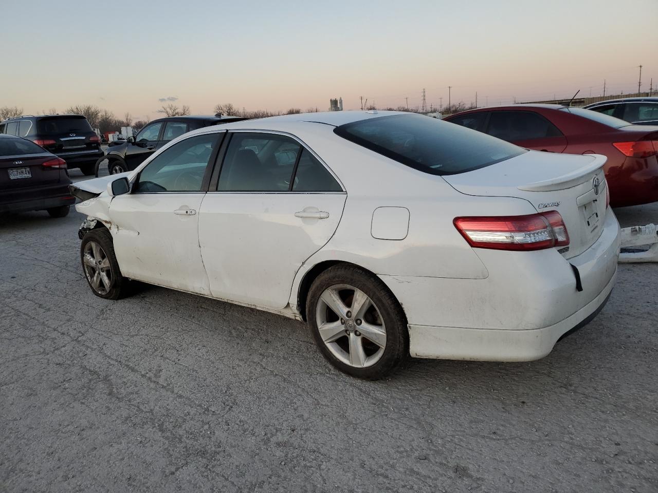 Photo 1 VIN: 4T1BF3EK3BU673021 - TOYOTA CAMRY 