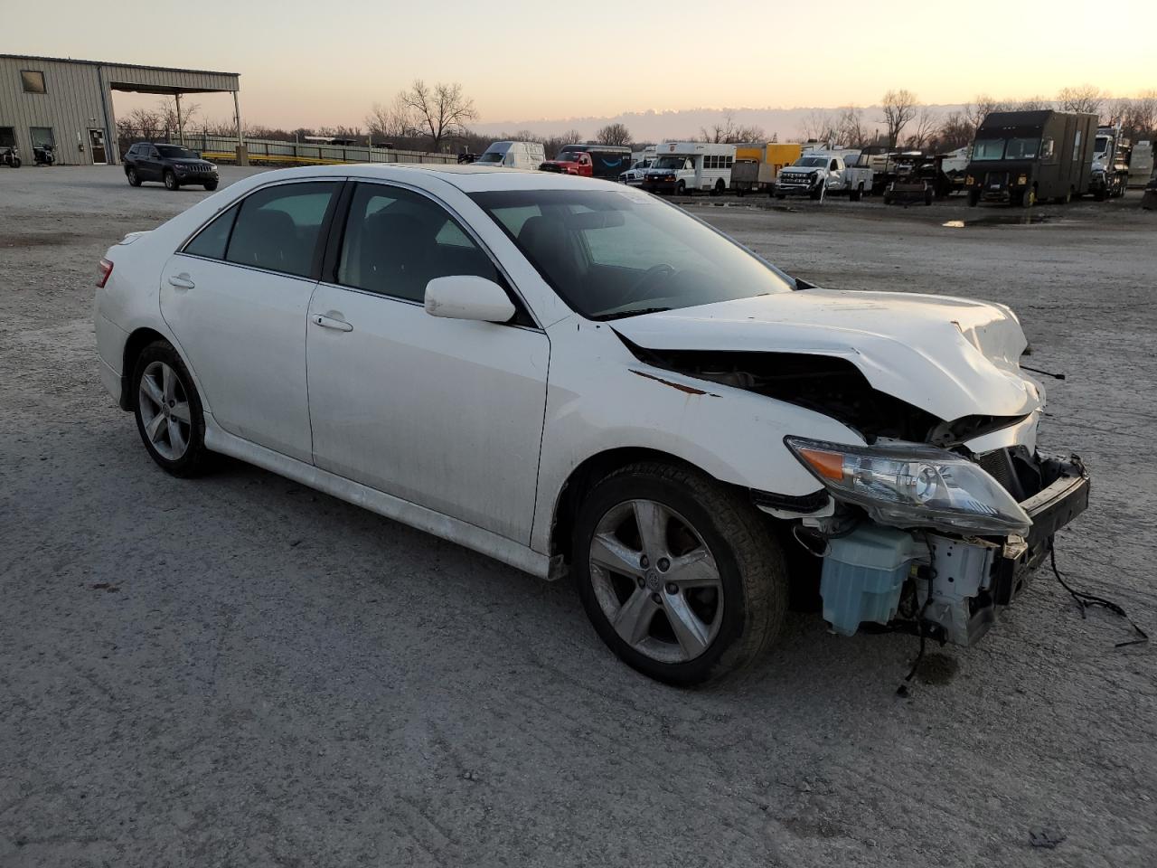 Photo 3 VIN: 4T1BF3EK3BU673021 - TOYOTA CAMRY 