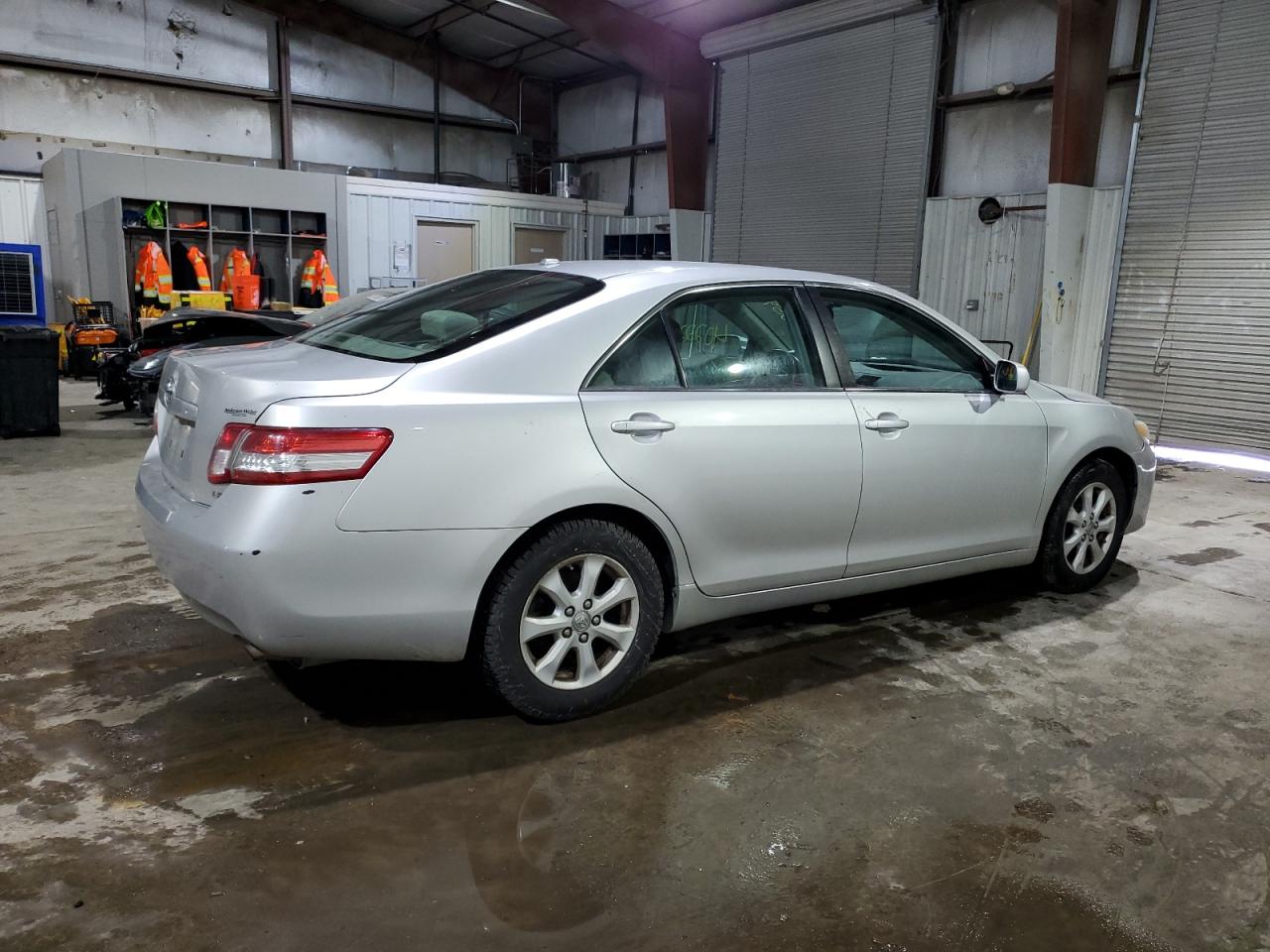 Photo 2 VIN: 4T1BF3EK3BU681328 - TOYOTA CAMRY 