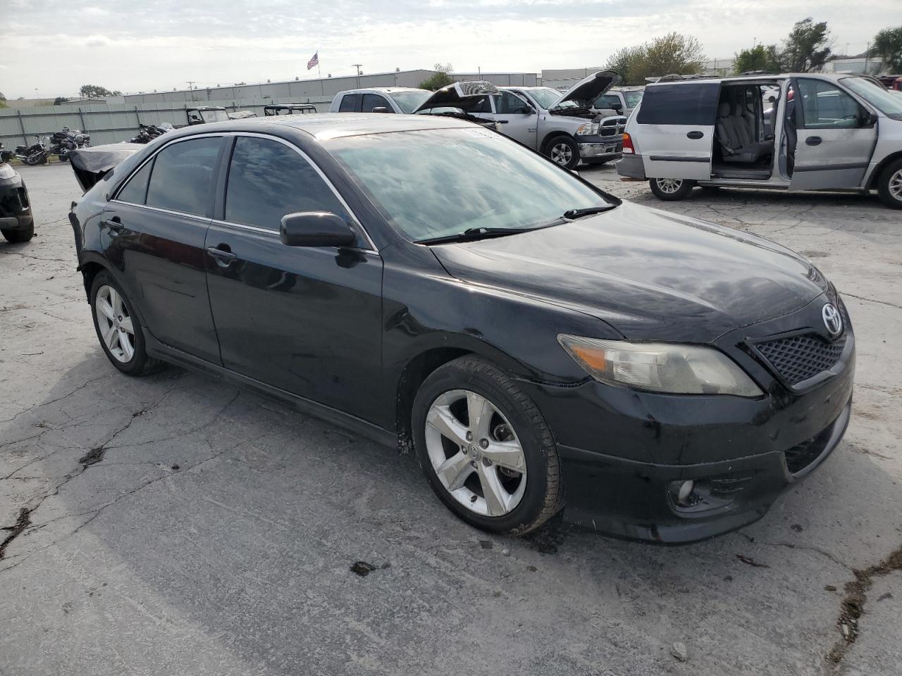 Photo 3 VIN: 4T1BF3EK3BU733735 - TOYOTA CAMRY 