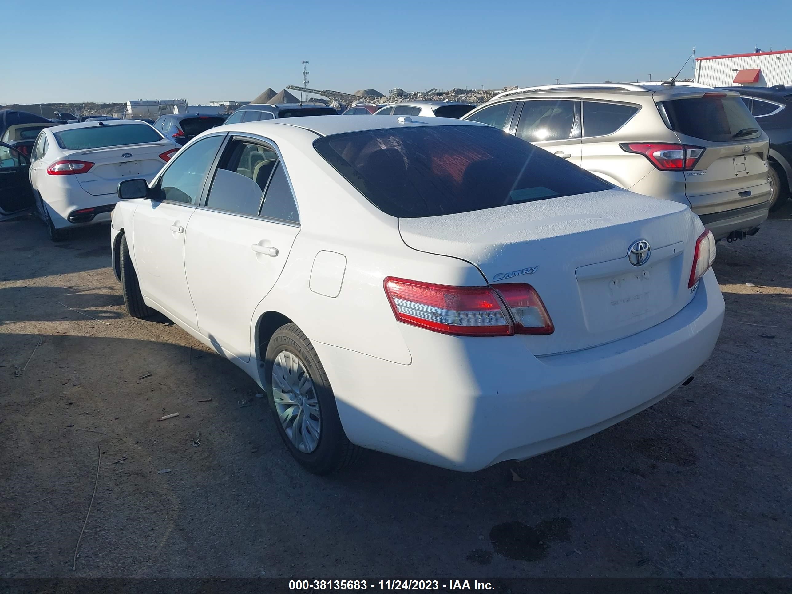 Photo 2 VIN: 4T1BF3EK3BU771112 - TOYOTA CAMRY 