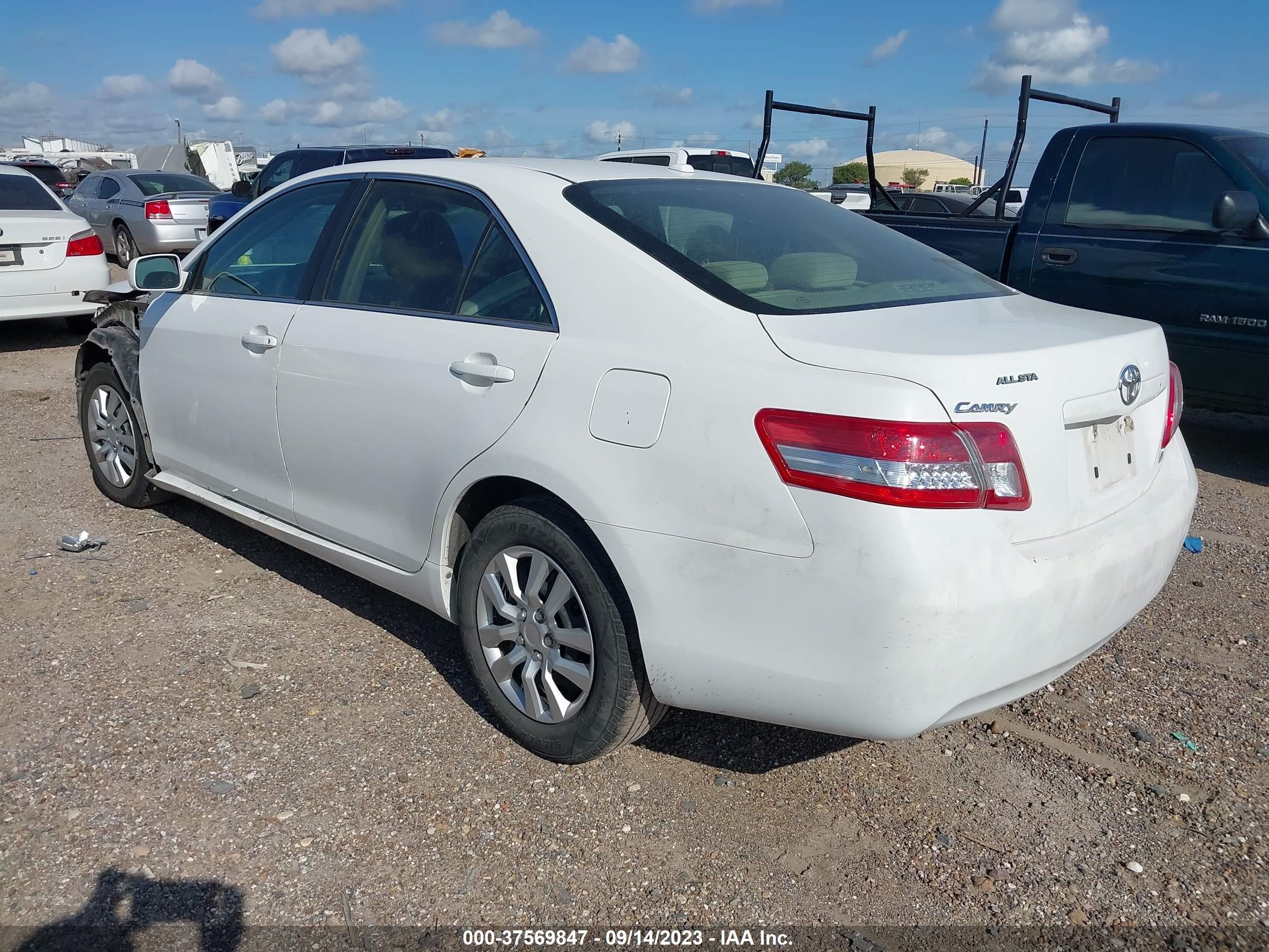 Photo 2 VIN: 4T1BF3EK3BU772048 - TOYOTA CAMRY 