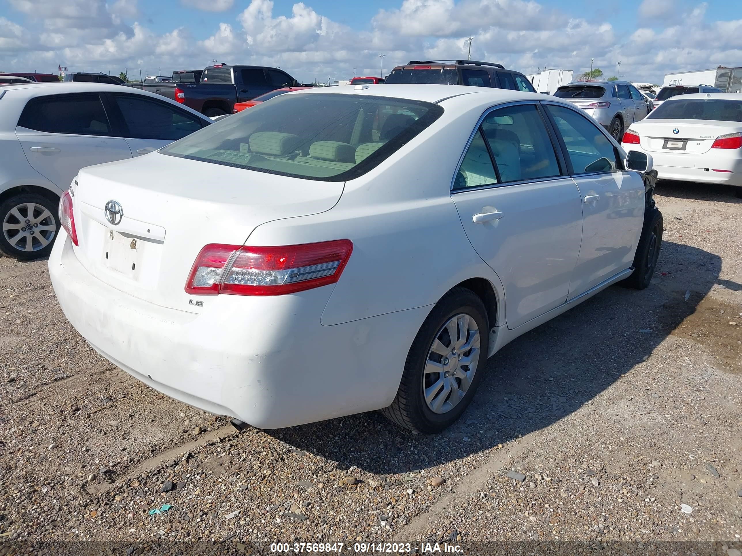 Photo 3 VIN: 4T1BF3EK3BU772048 - TOYOTA CAMRY 