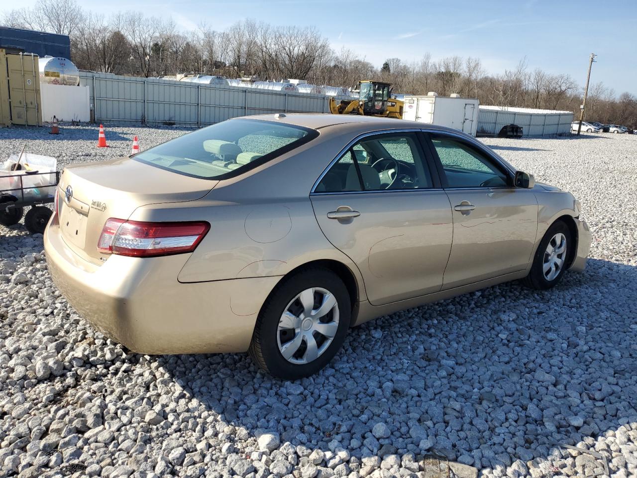 Photo 2 VIN: 4T1BF3EK4AU017716 - TOYOTA CAMRY 