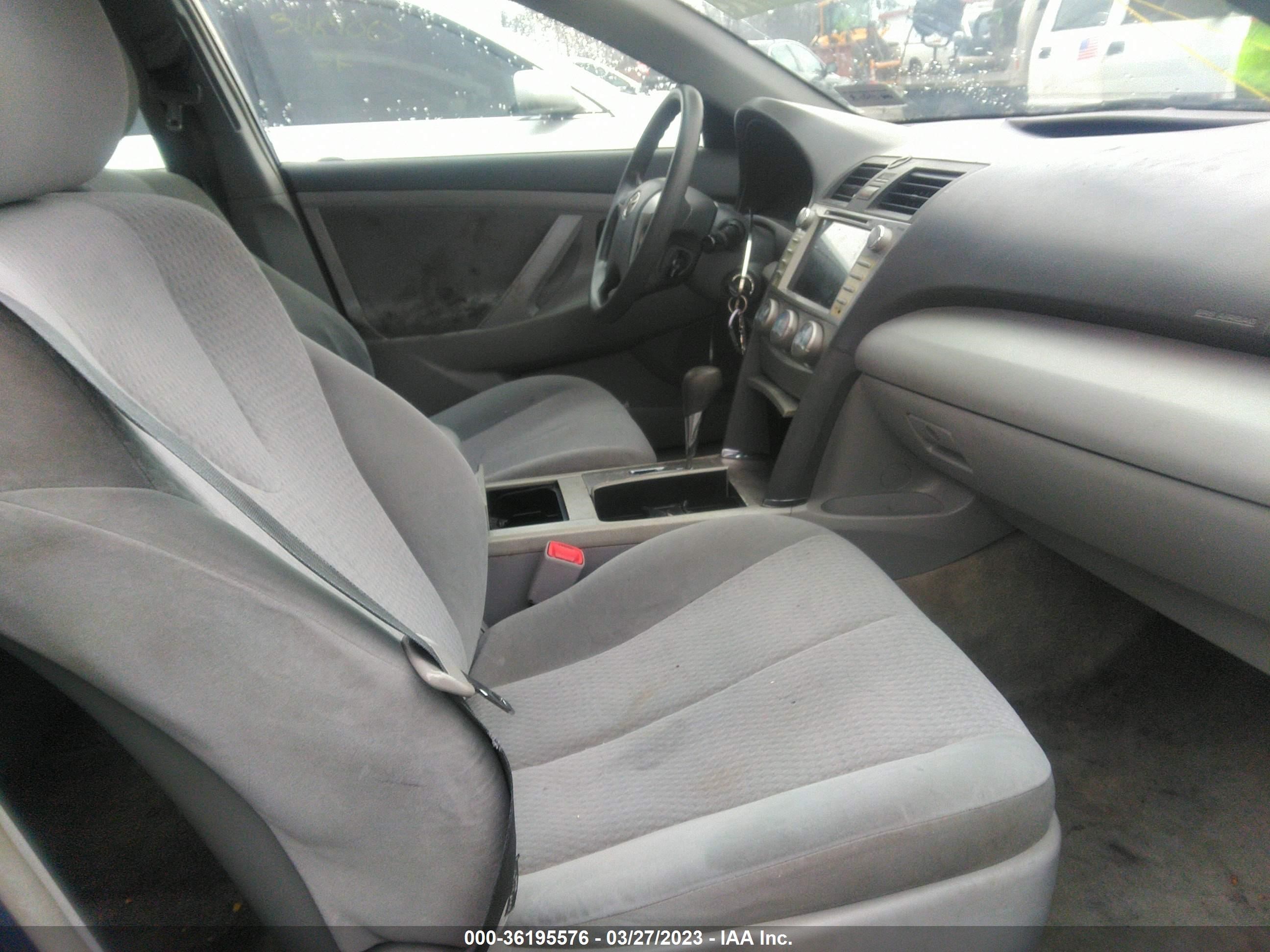 Photo 4 VIN: 4T1BF3EK4AU049968 - TOYOTA CAMRY 