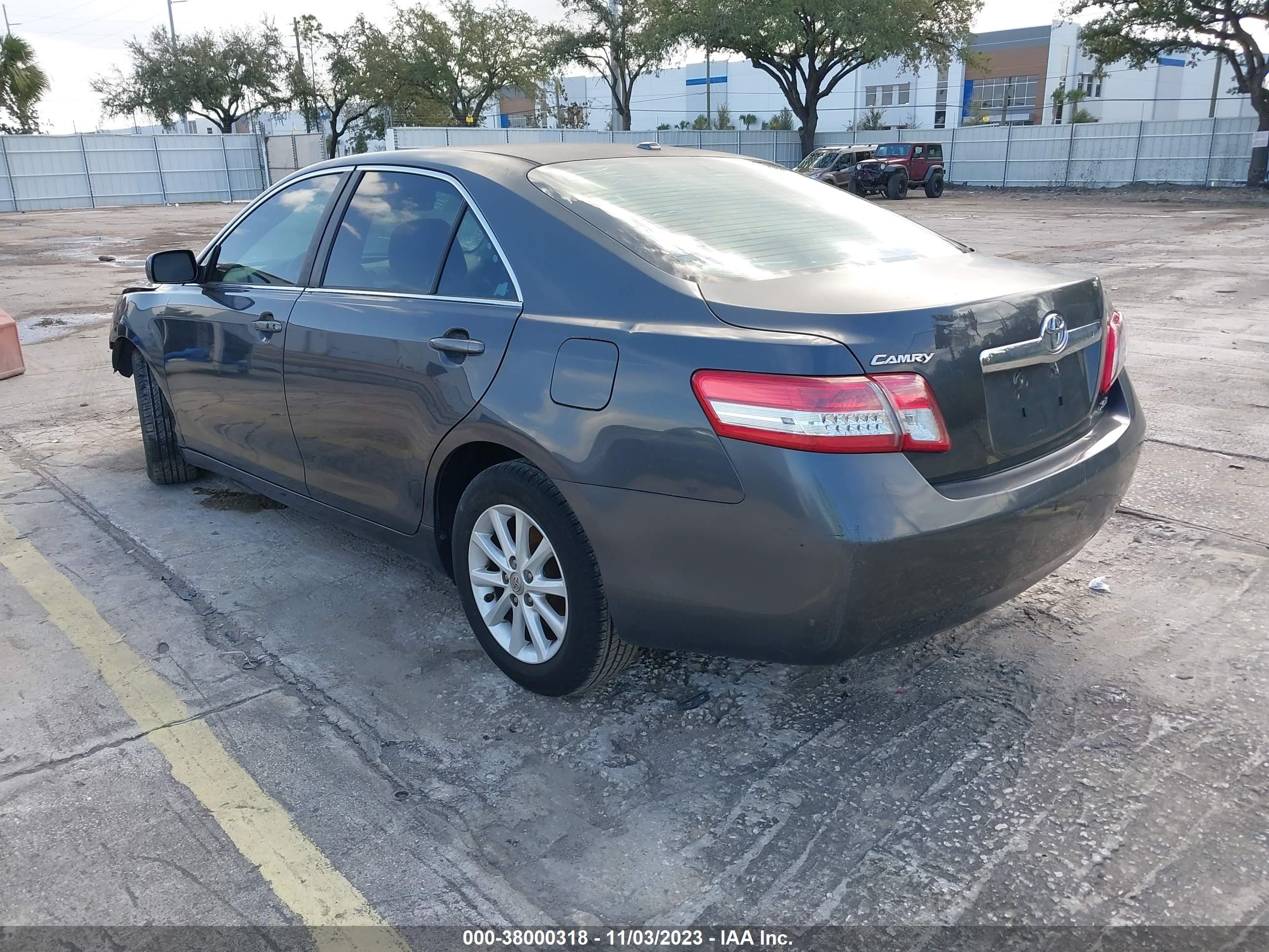 Photo 2 VIN: 4T1BF3EK4AU067516 - TOYOTA CAMRY 