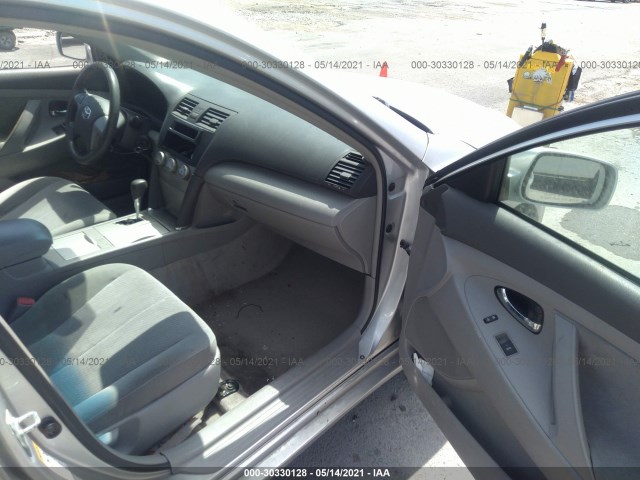 Photo 4 VIN: 4T1BF3EK4AU097826 - TOYOTA CAMRY 