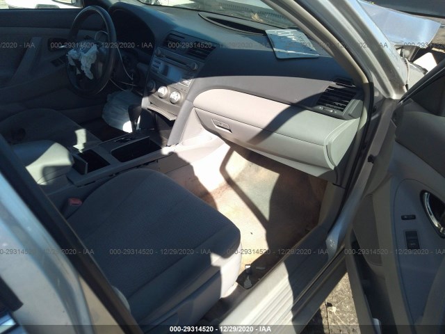 Photo 4 VIN: 4T1BF3EK4AU107786 - TOYOTA CAMRY 