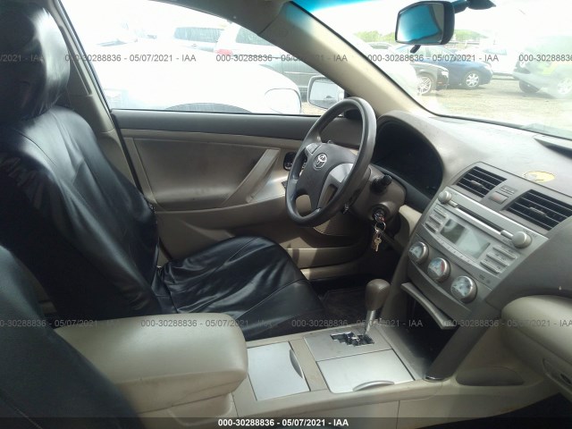 Photo 4 VIN: 4T1BF3EK4AU517150 - TOYOTA CAMRY 