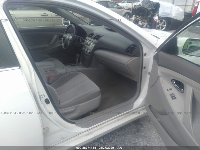 Photo 4 VIN: 4T1BF3EK4AU555820 - TOYOTA CAMRY 