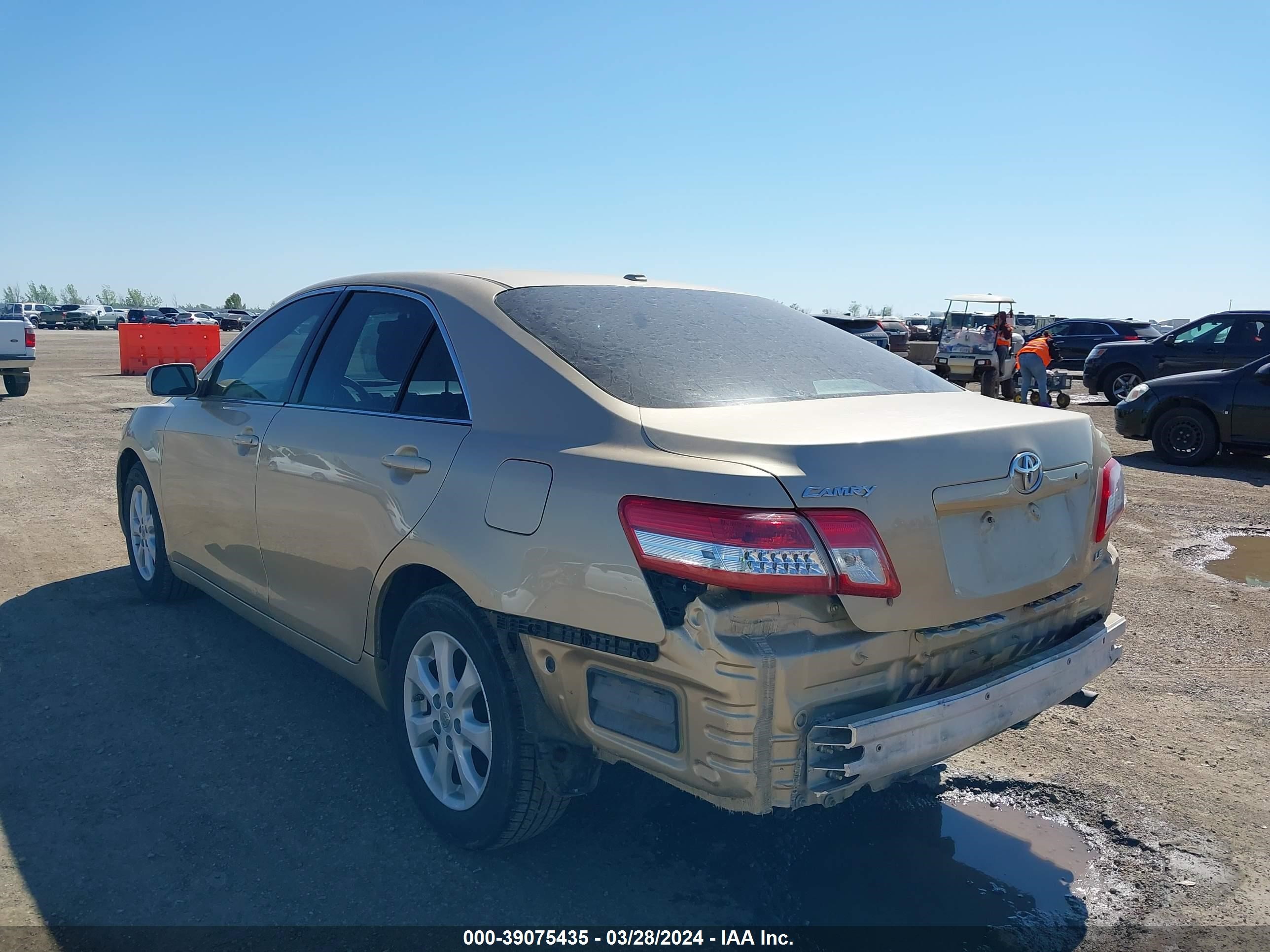 Photo 2 VIN: 4T1BF3EK4BU221627 - TOYOTA CAMRY 