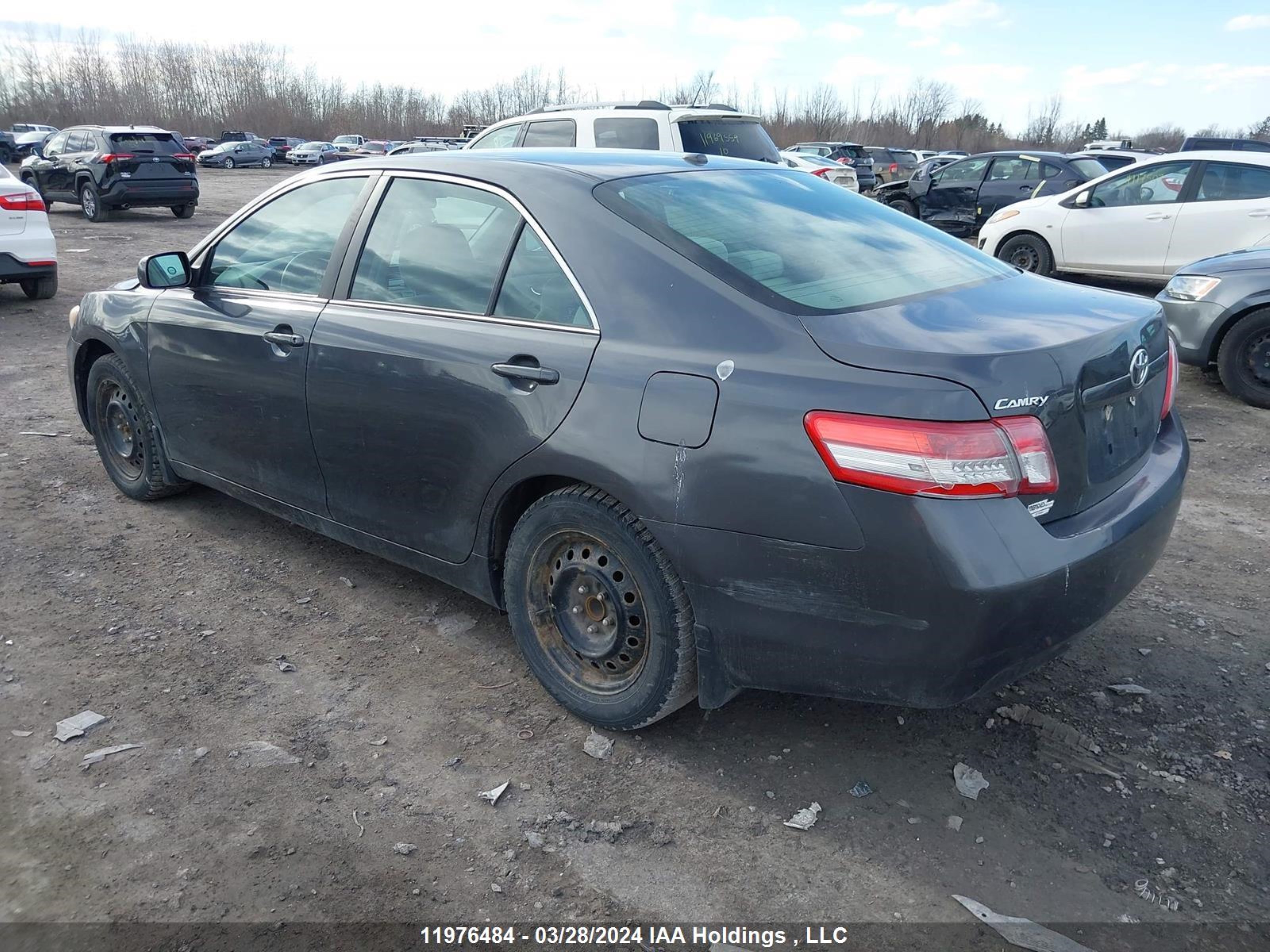 Photo 2 VIN: 4T1BF3EK4BU228173 - TOYOTA CAMRY 