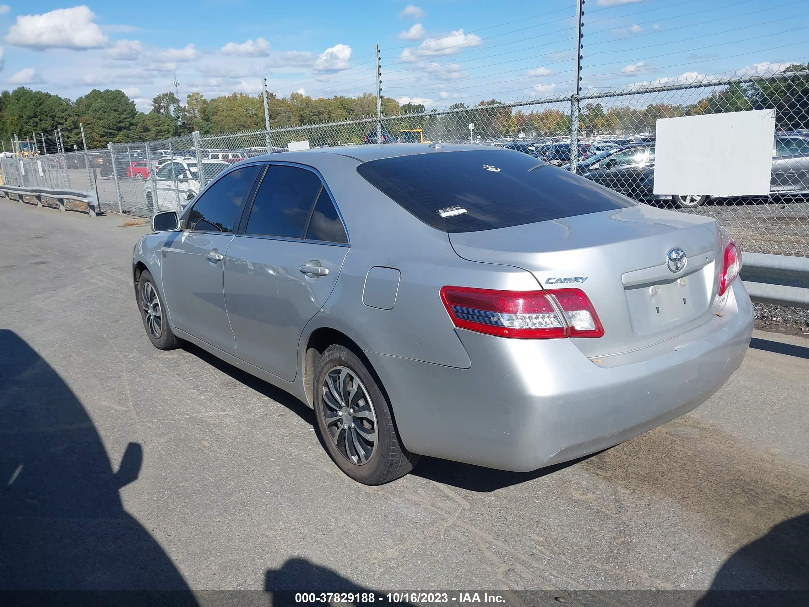 Photo 2 VIN: 4T1BF3EK4BU775542 - TOYOTA CAMRY 