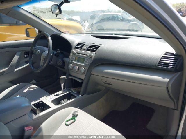 Photo 4 VIN: 4T1BF3EK5AU033200 - TOYOTA CAMRY 