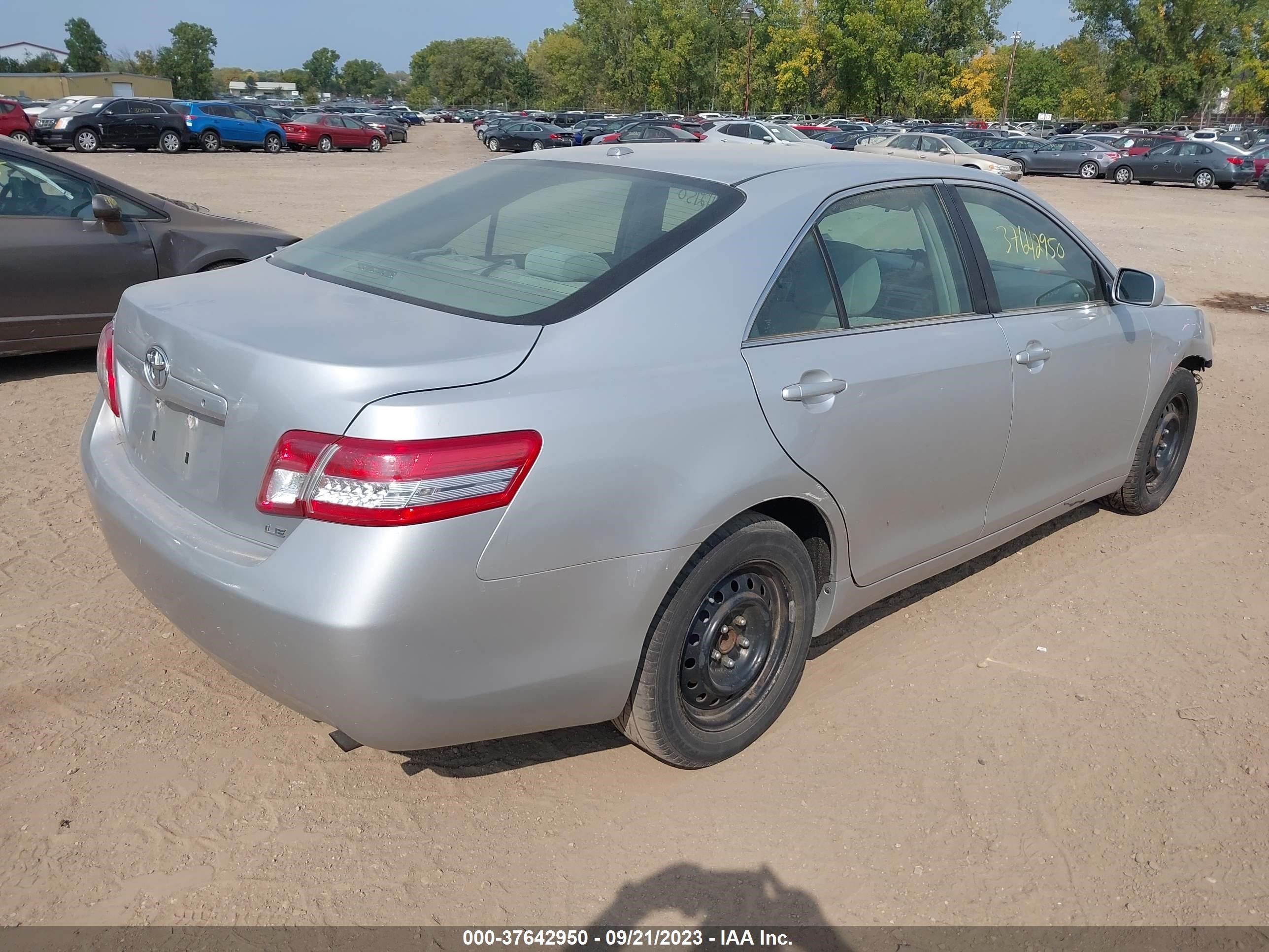 Photo 3 VIN: 4T1BF3EK5AU051647 - TOYOTA CAMRY 