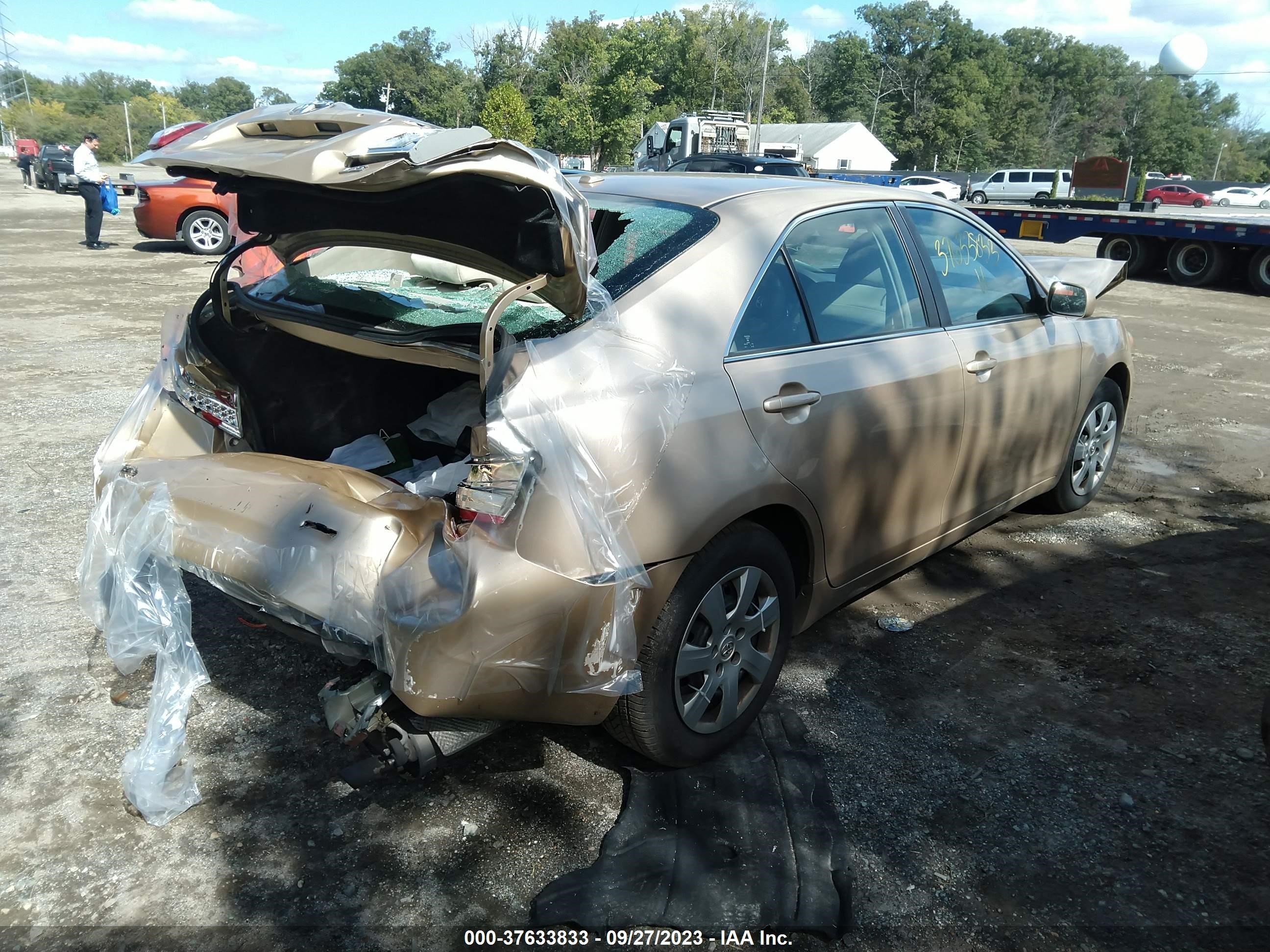 Photo 3 VIN: 4T1BF3EK5AU061501 - TOYOTA CAMRY 