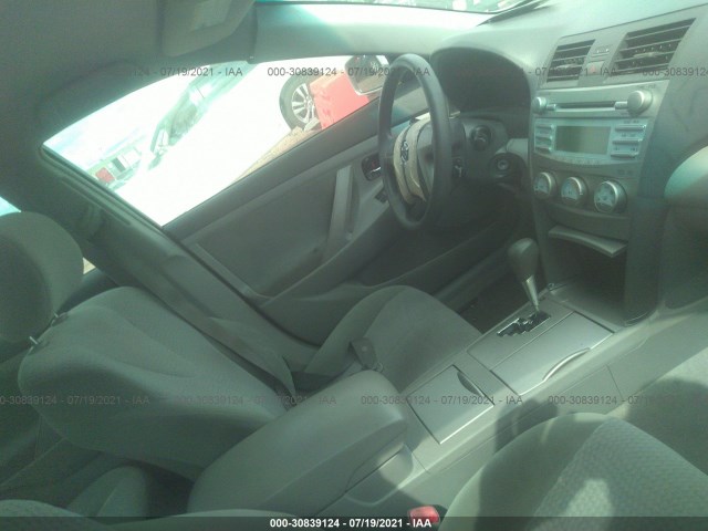 Photo 4 VIN: 4T1BF3EK5AU072594 - TOYOTA CAMRY 