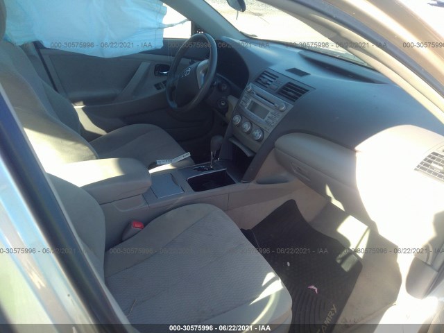 Photo 4 VIN: 4T1BF3EK5AU107652 - TOYOTA CAMRY 