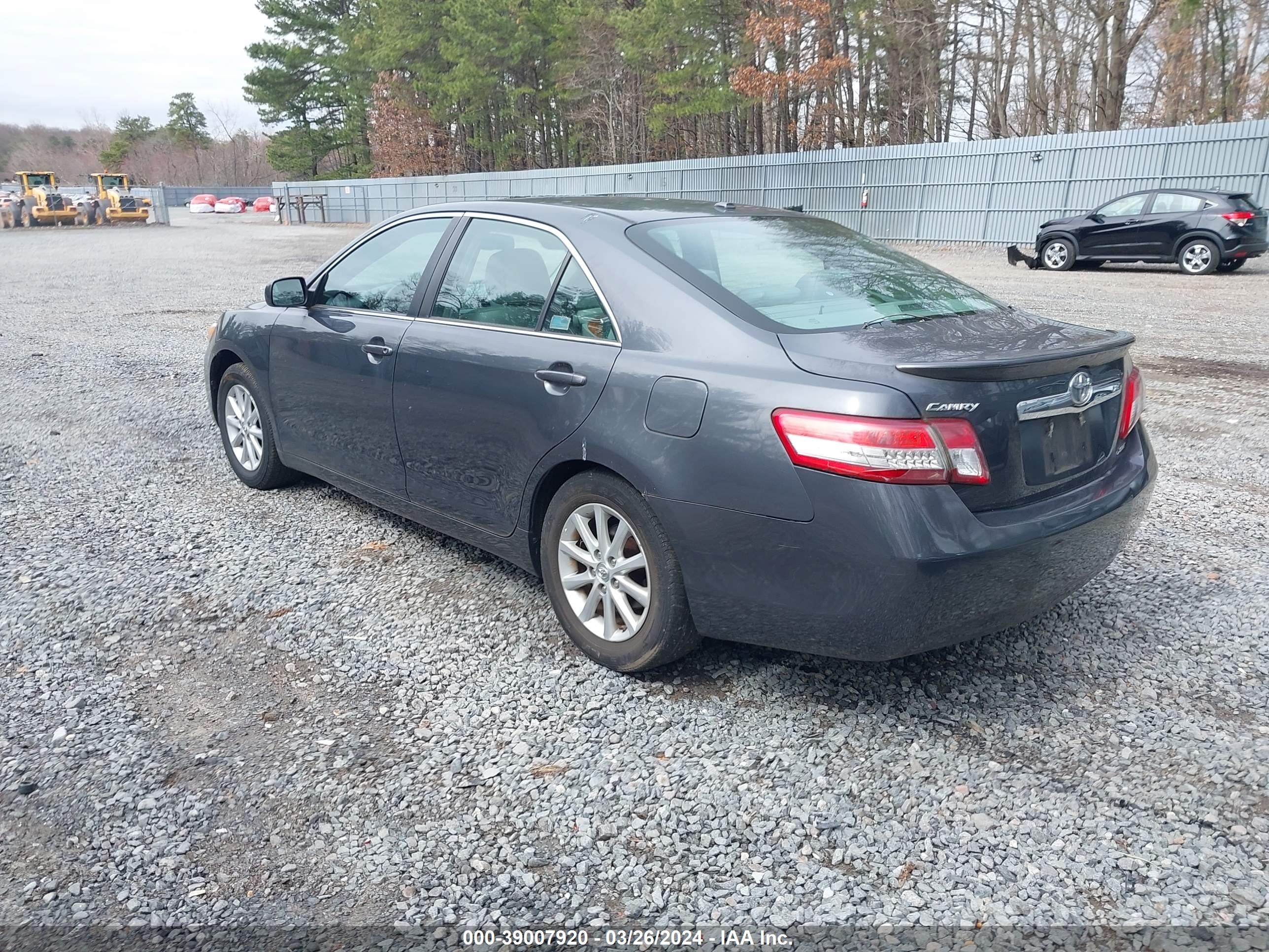 Photo 2 VIN: 4T1BF3EK5AU111006 - TOYOTA CAMRY 