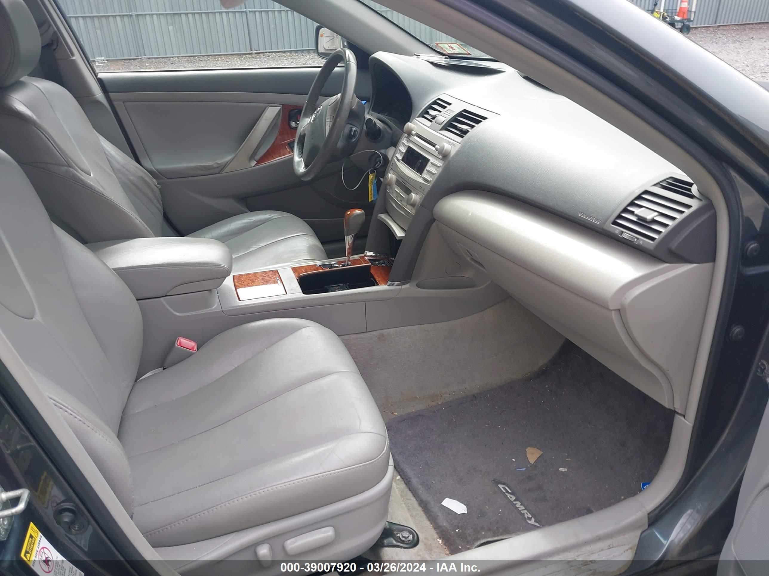 Photo 4 VIN: 4T1BF3EK5AU111006 - TOYOTA CAMRY 