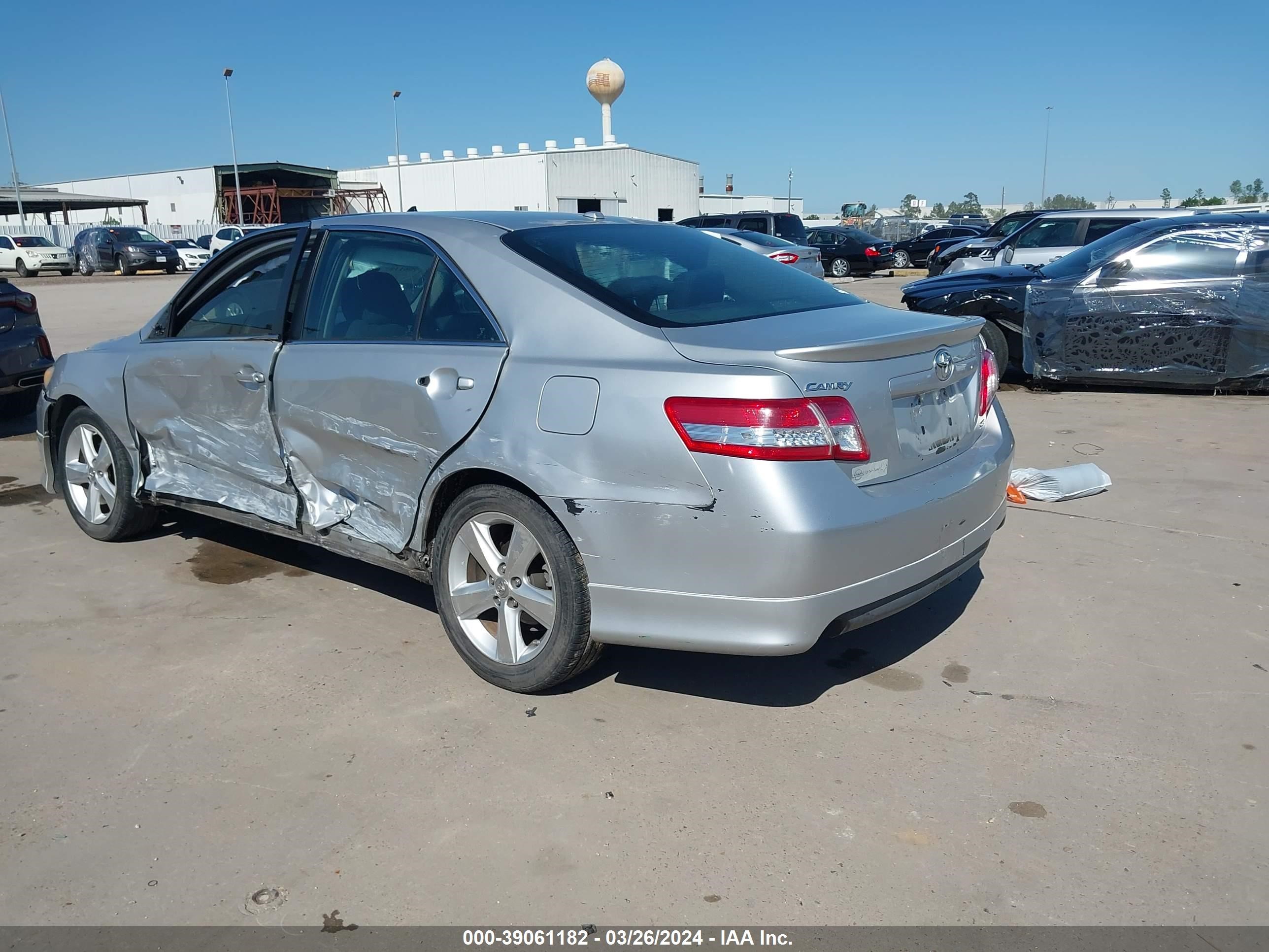 Photo 2 VIN: 4T1BF3EK5BU606002 - TOYOTA CAMRY 