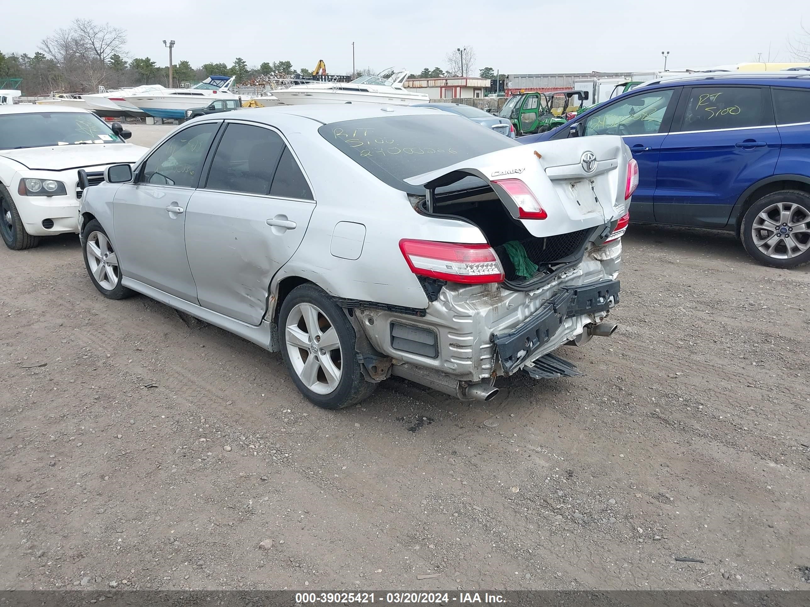 Photo 2 VIN: 4T1BF3EK6AU003624 - TOYOTA CAMRY 