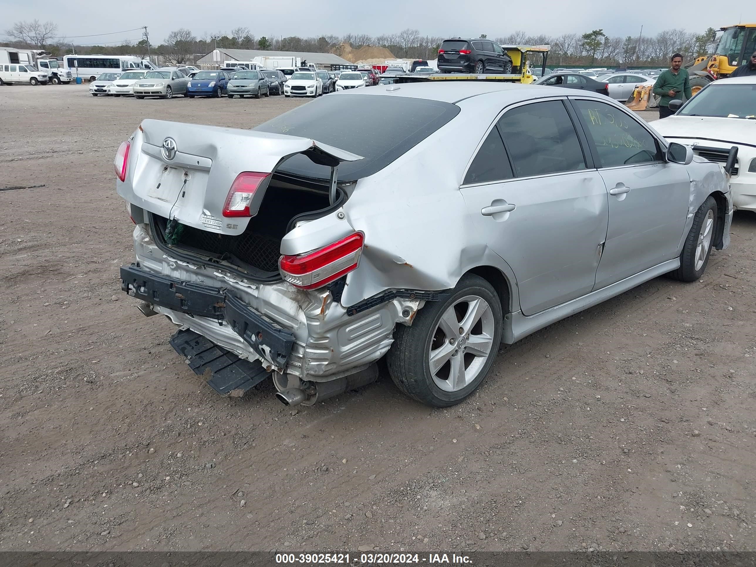 Photo 3 VIN: 4T1BF3EK6AU003624 - TOYOTA CAMRY 