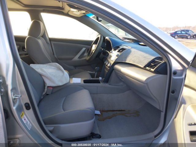 Photo 4 VIN: 4T1BF3EK6AU075990 - TOYOTA CAMRY 