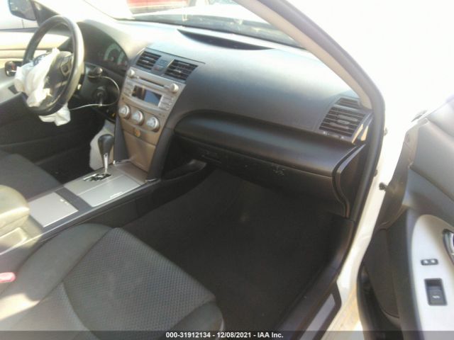 Photo 4 VIN: 4T1BF3EK6AU567581 - TOYOTA CAMRY 