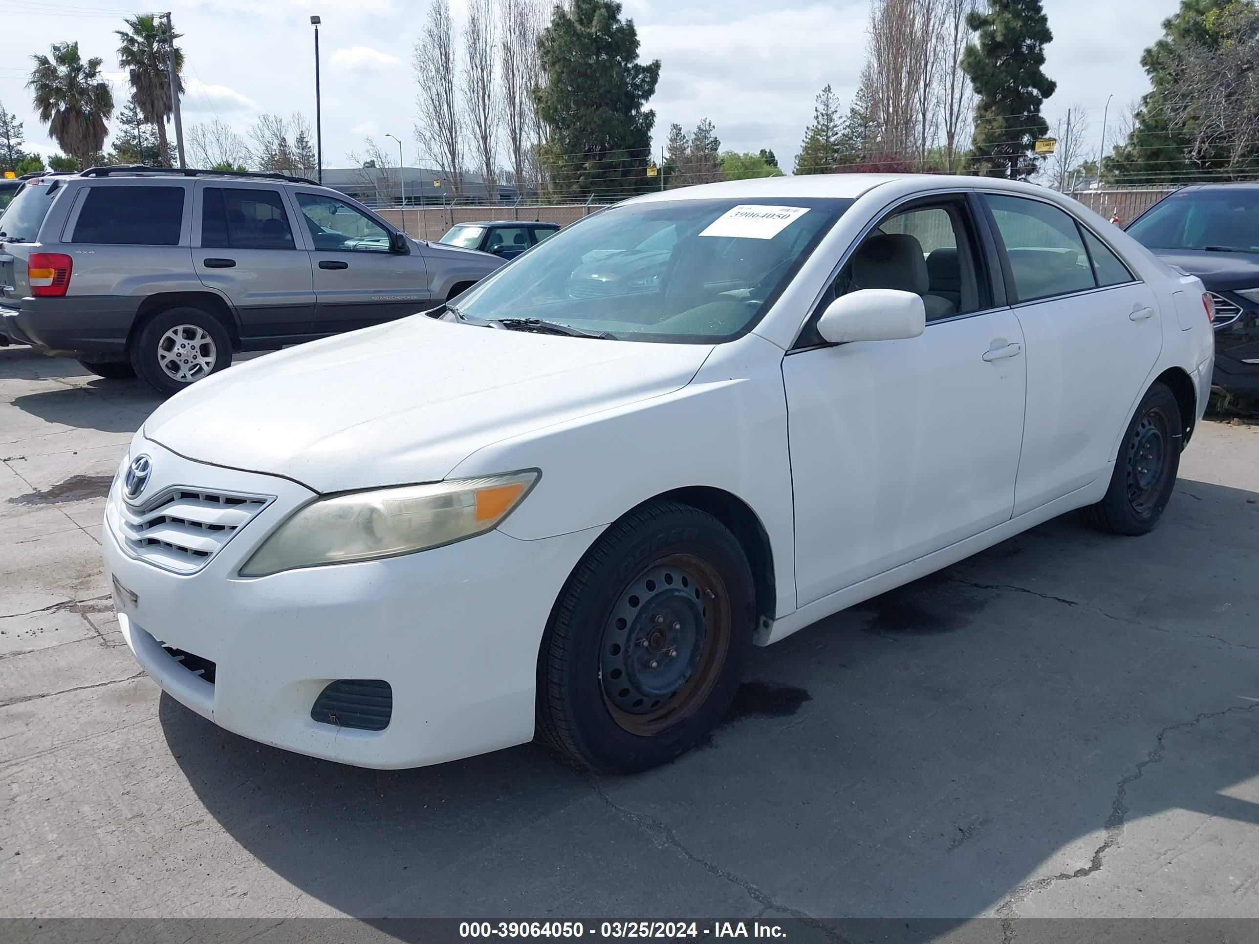 Photo 1 VIN: 4T1BF3EK6BU639977 - TOYOTA CAMRY 