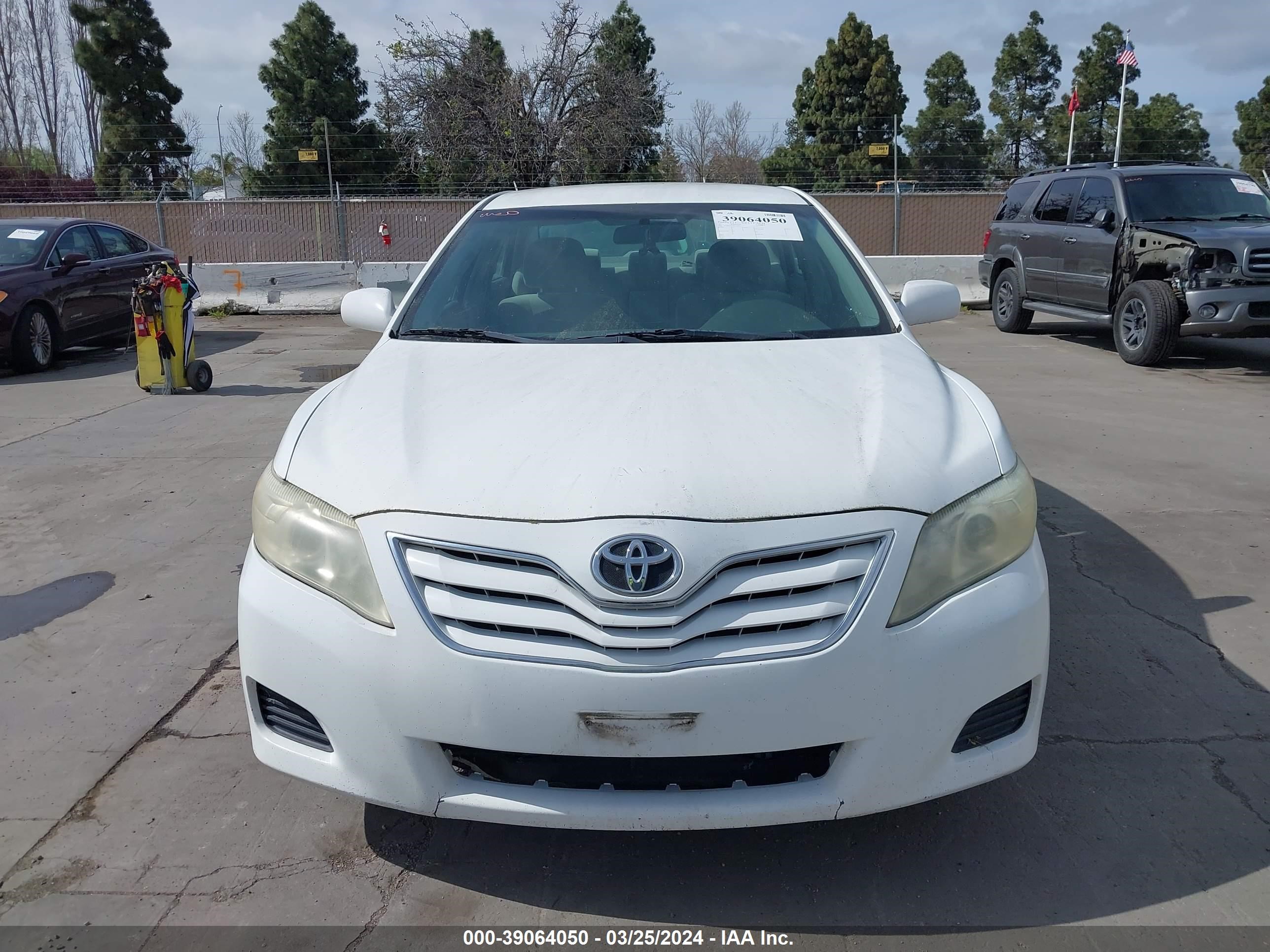 Photo 5 VIN: 4T1BF3EK6BU639977 - TOYOTA CAMRY 