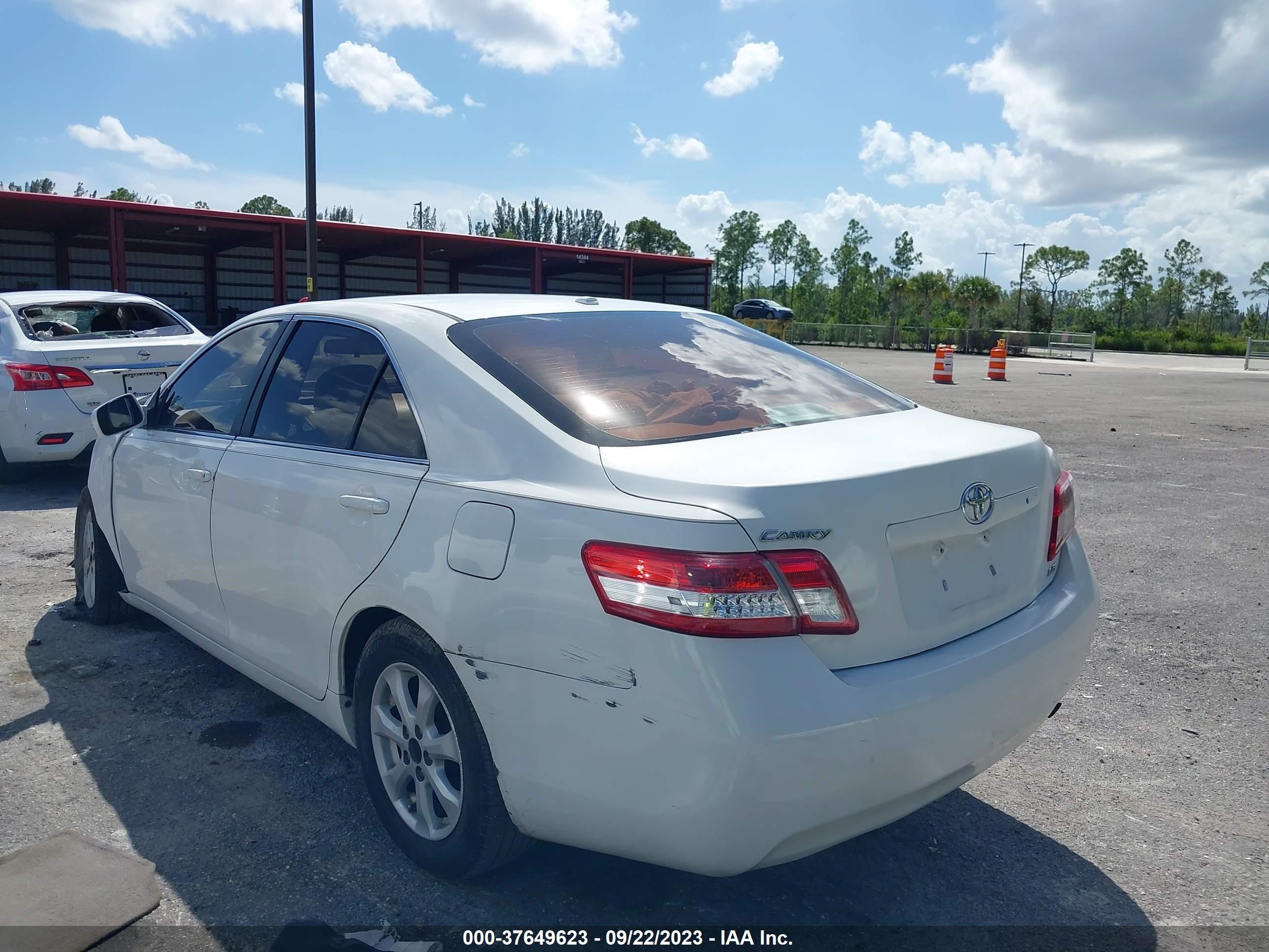 Photo 2 VIN: 4T1BF3EK6BU761335 - TOYOTA CAMRY 