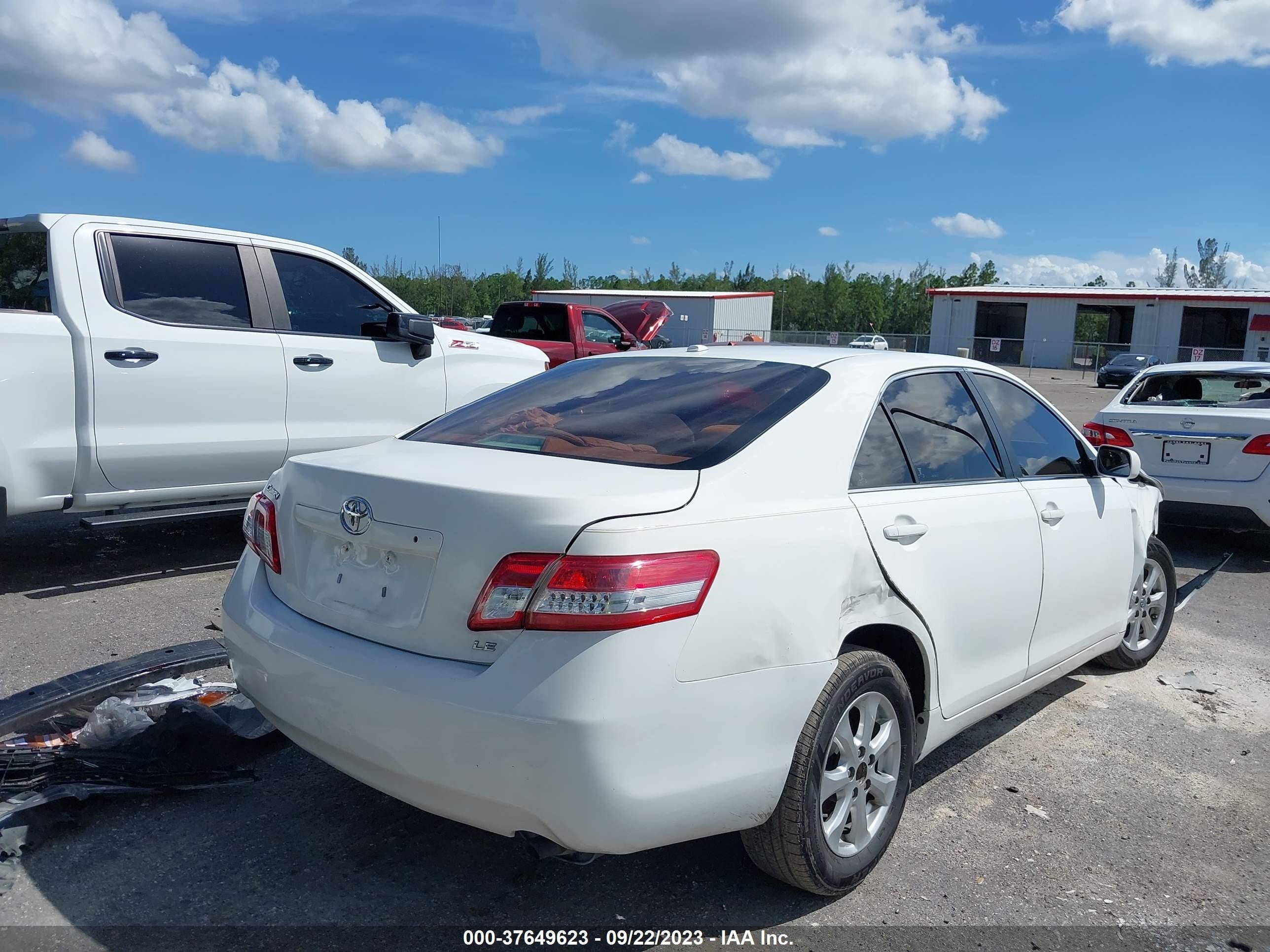 Photo 3 VIN: 4T1BF3EK6BU761335 - TOYOTA CAMRY 