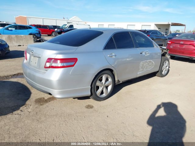 Photo 3 VIN: 4T1BF3EK7AU003910 - TOYOTA CAMRY 