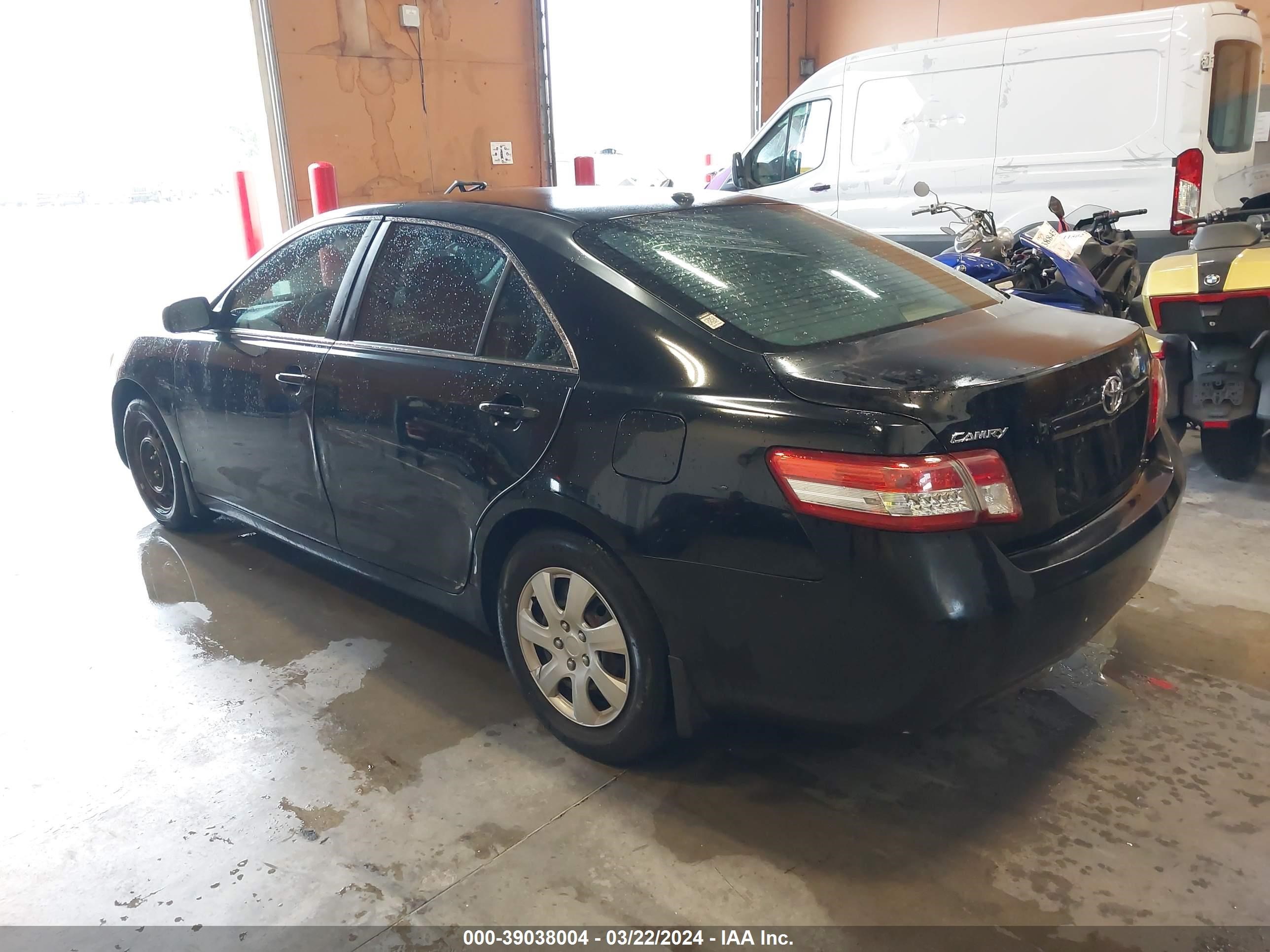 Photo 2 VIN: 4T1BF3EK7AU081698 - TOYOTA CAMRY 