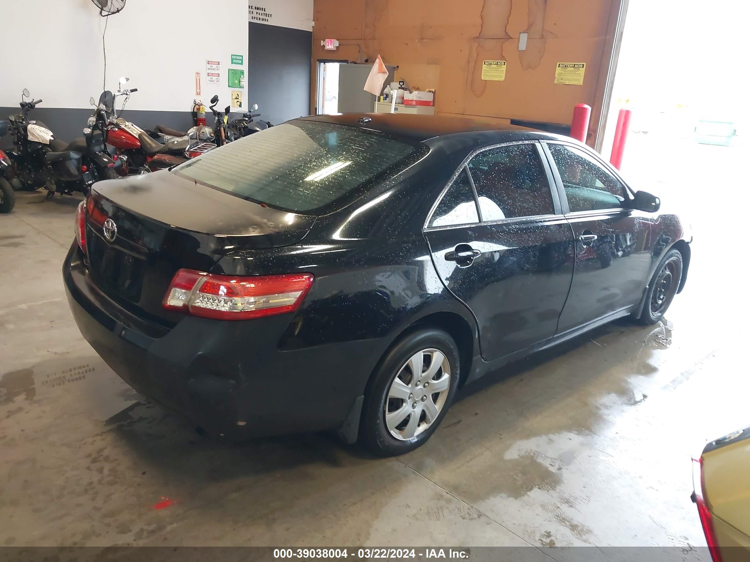 Photo 3 VIN: 4T1BF3EK7AU081698 - TOYOTA CAMRY 