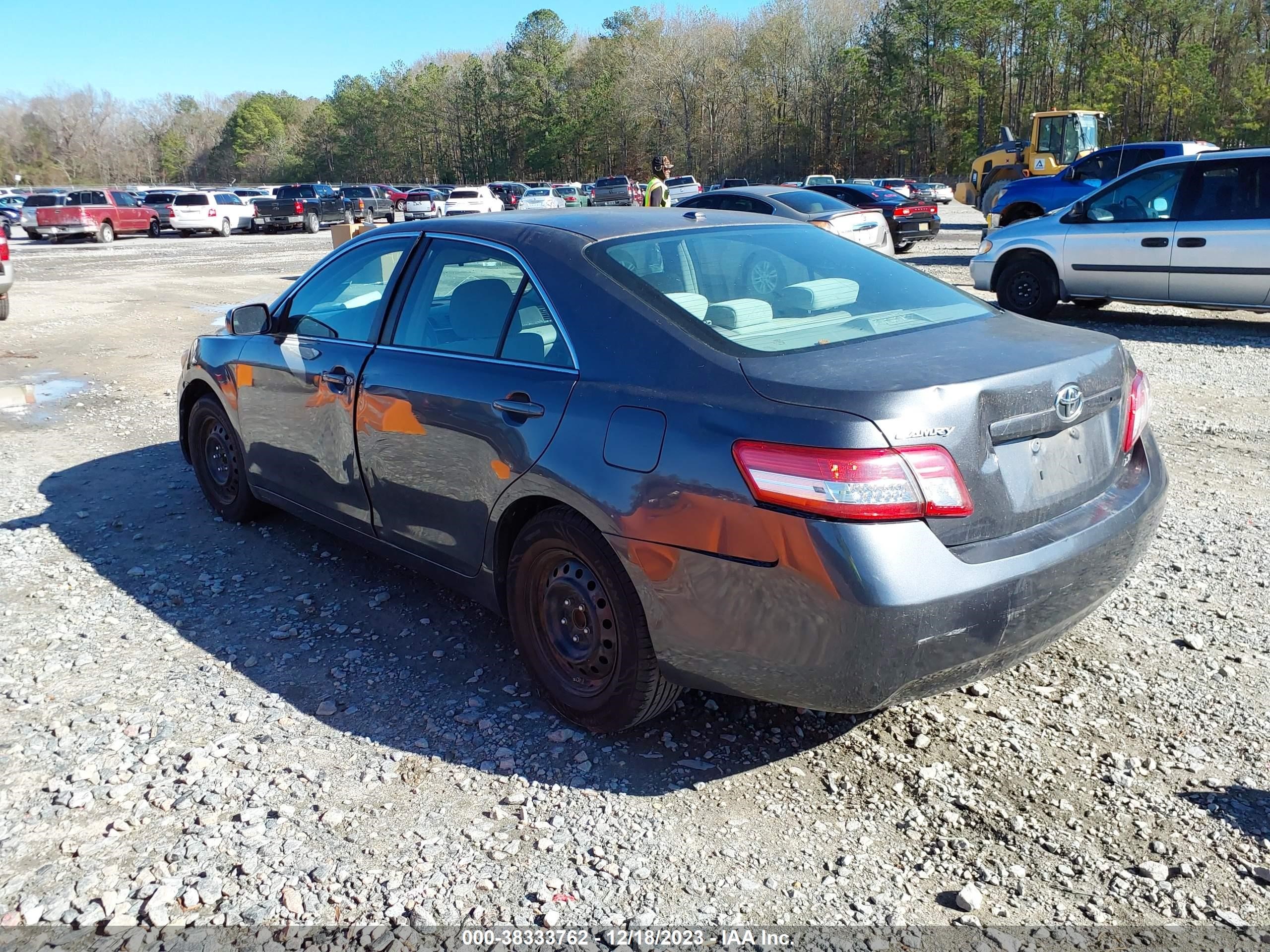 Photo 2 VIN: 4T1BF3EK7AU097061 - TOYOTA CAMRY 