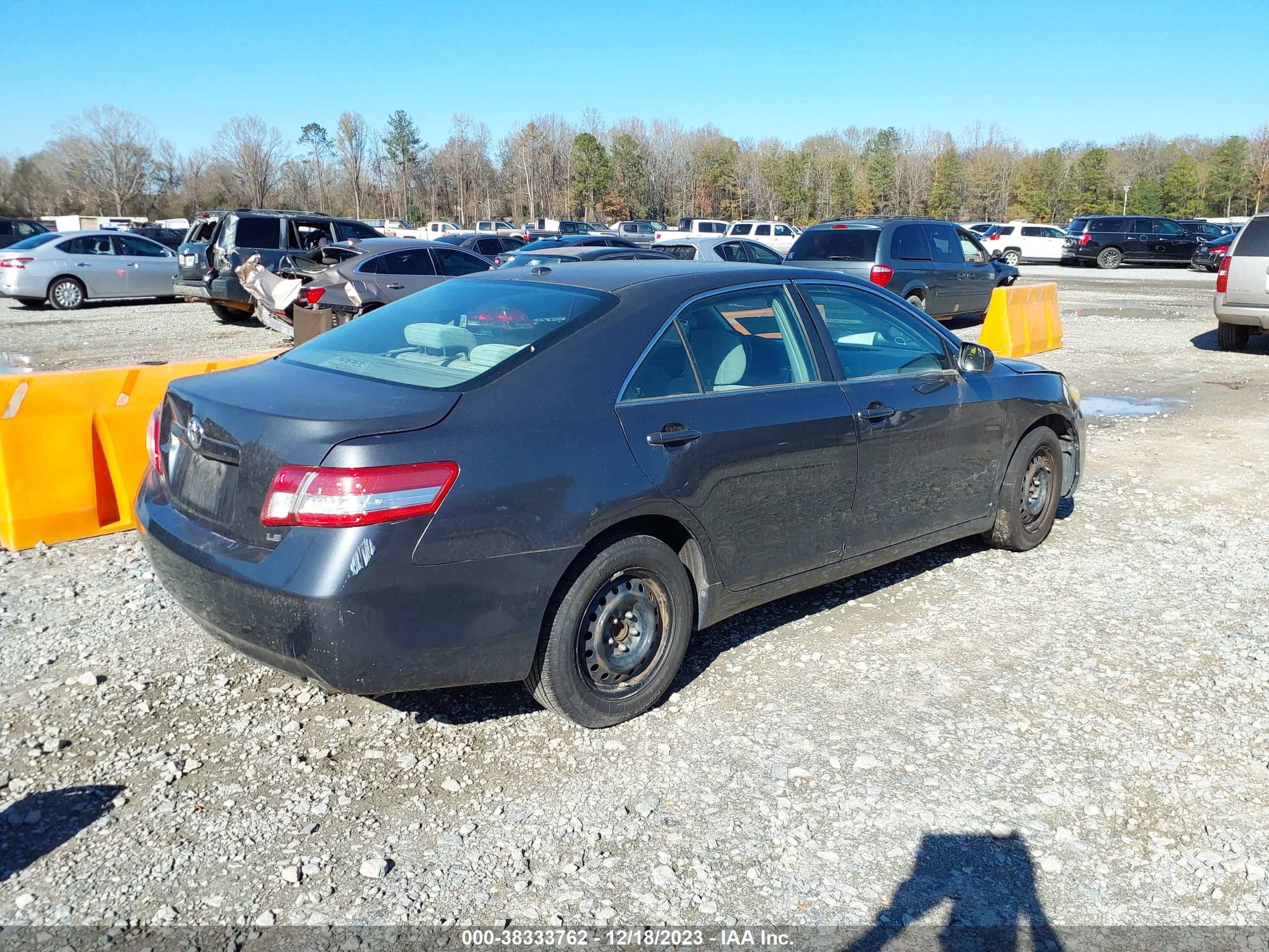 Photo 3 VIN: 4T1BF3EK7AU097061 - TOYOTA CAMRY 