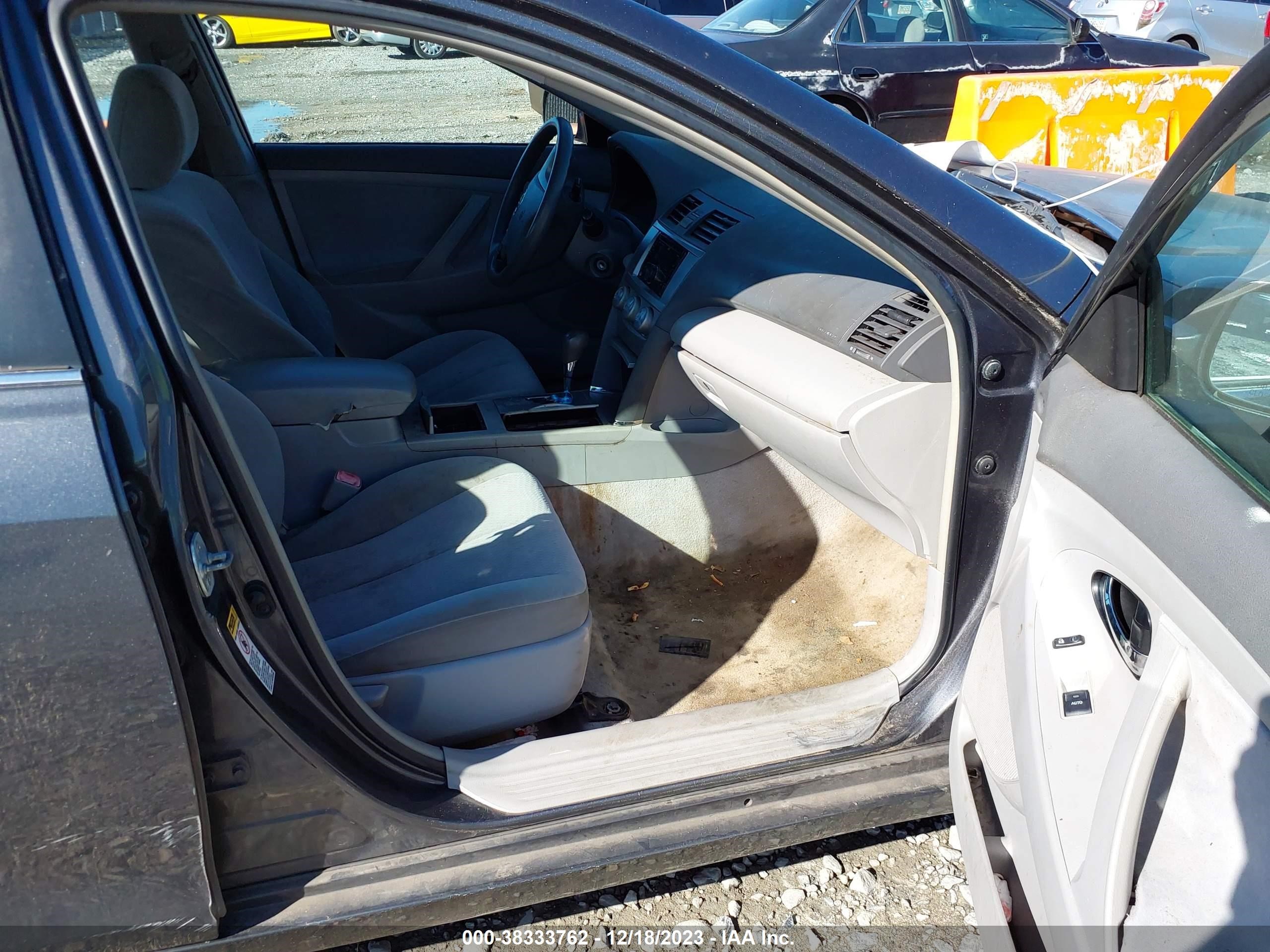 Photo 4 VIN: 4T1BF3EK7AU097061 - TOYOTA CAMRY 