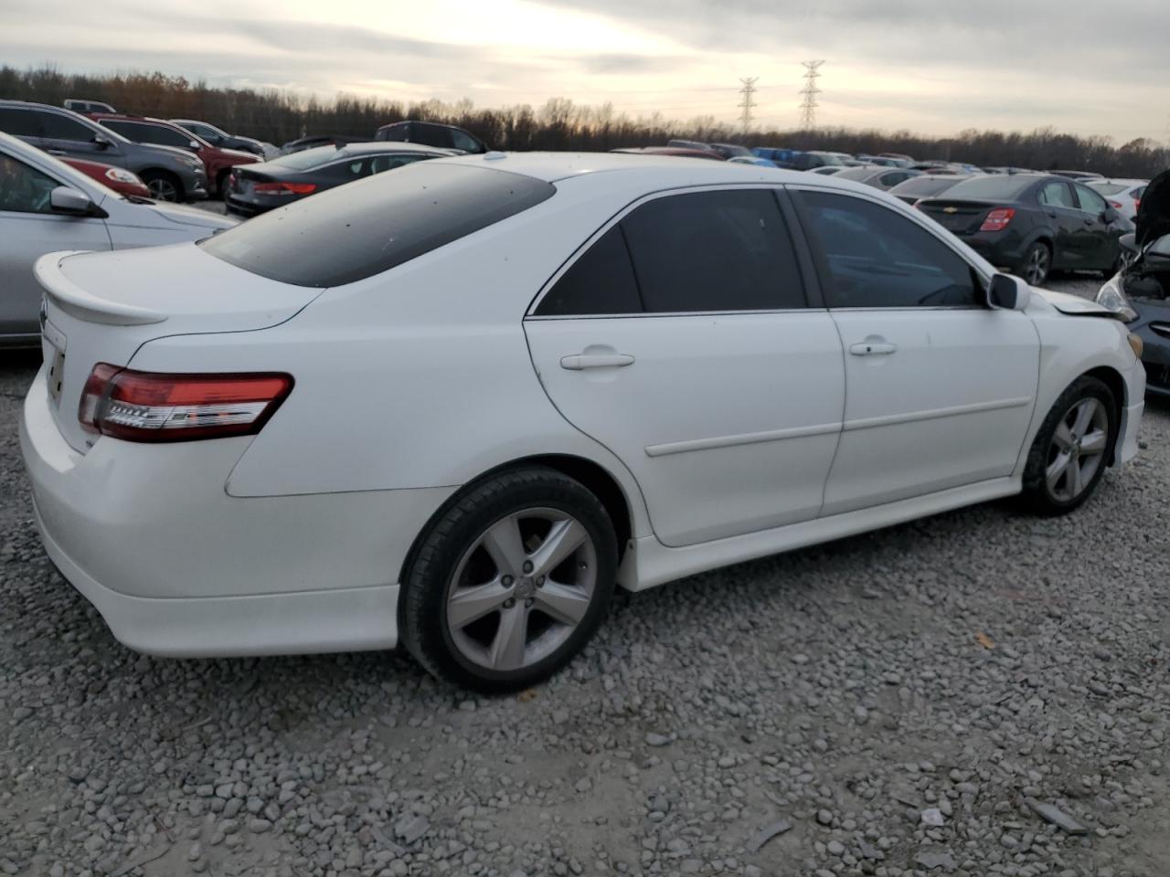 Photo 2 VIN: 4T1BF3EK7AU519233 - TOYOTA CAMRY 