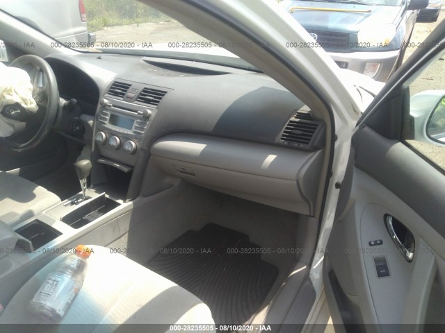 Photo 4 VIN: 4T1BF3EK7AU528868 - TOYOTA CAMRY 