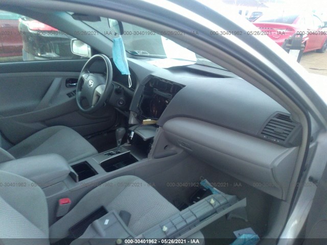 Photo 4 VIN: 4T1BF3EK7AU562650 - TOYOTA CAMRY 