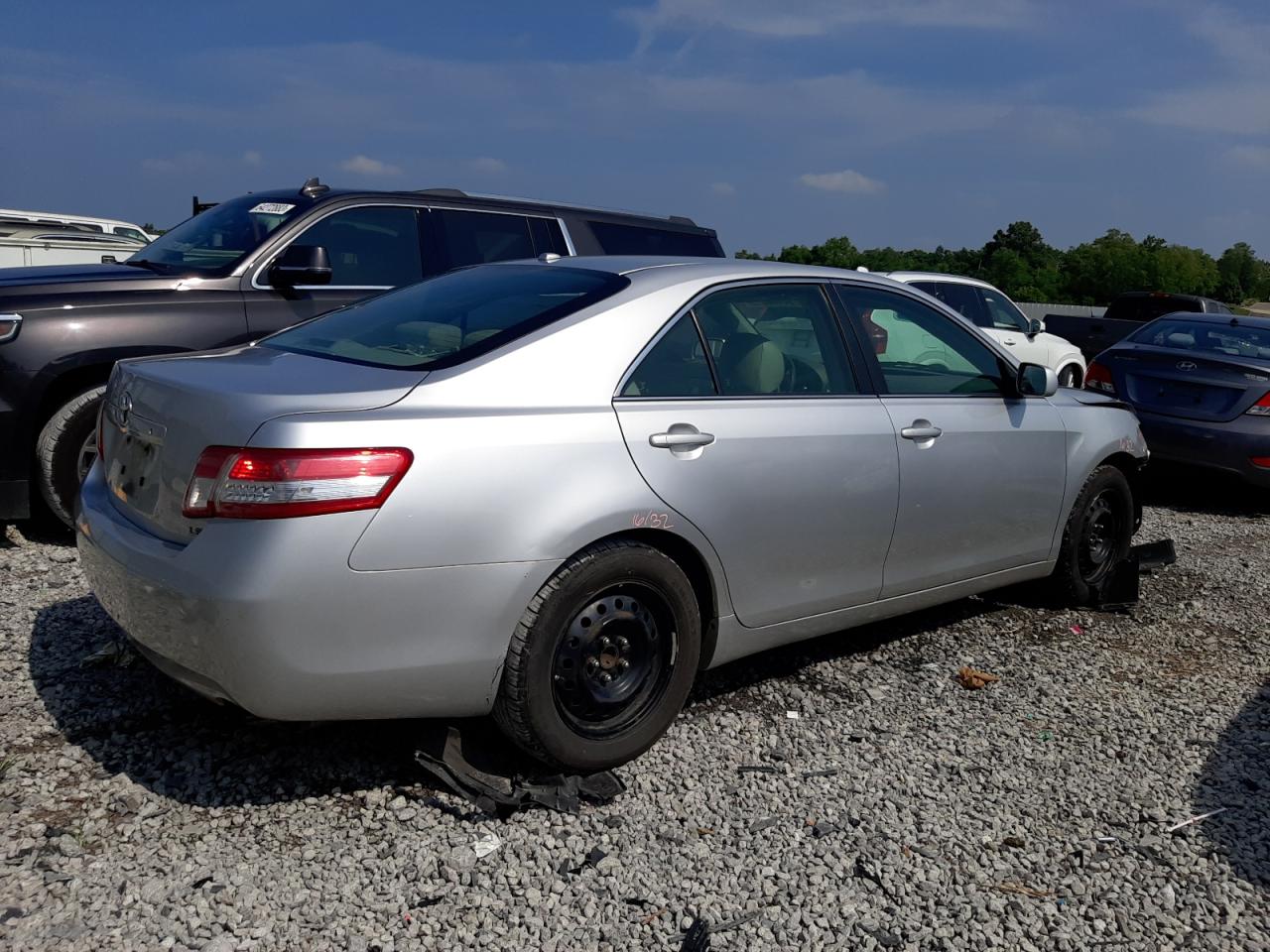 Photo 2 VIN: 4T1BF3EK7BU173962 - TOYOTA CAMRY 