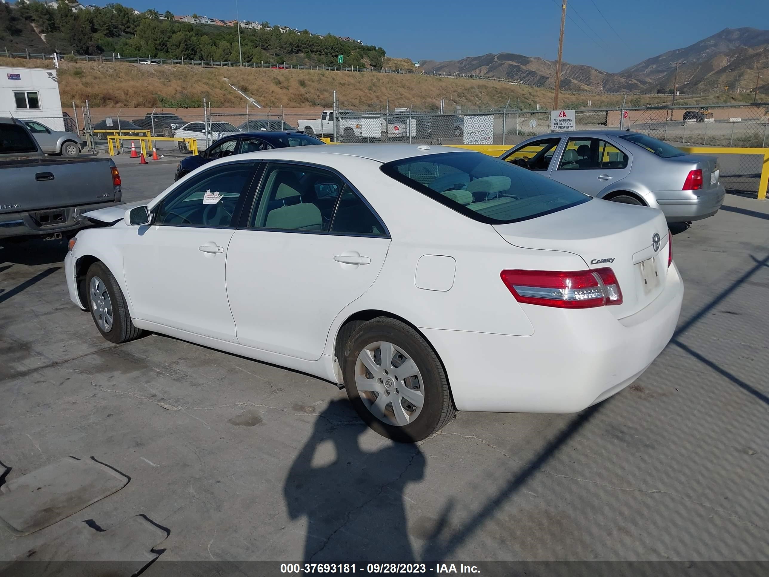 Photo 2 VIN: 4T1BF3EK7BU587663 - TOYOTA CAMRY 