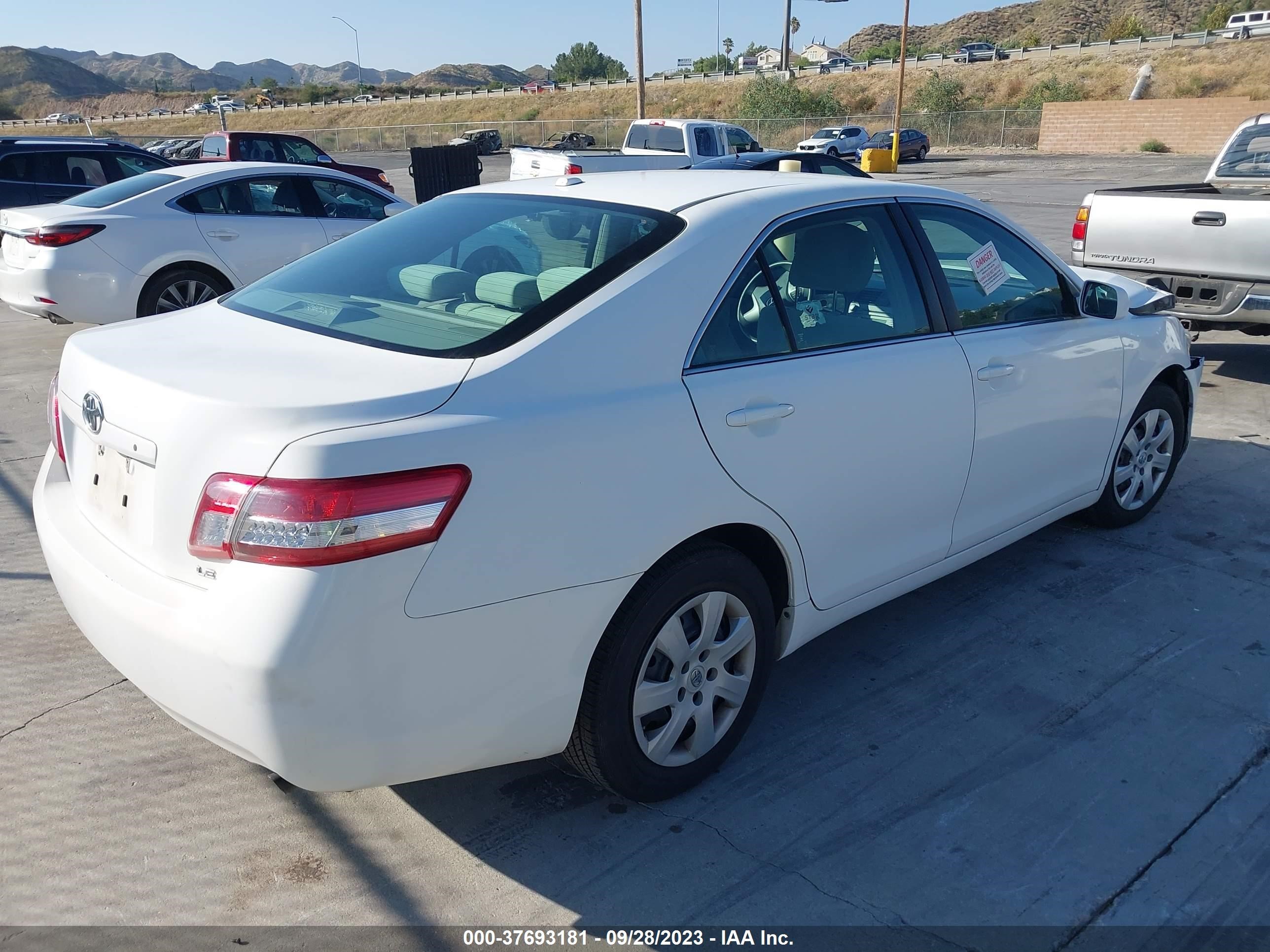 Photo 3 VIN: 4T1BF3EK7BU587663 - TOYOTA CAMRY 